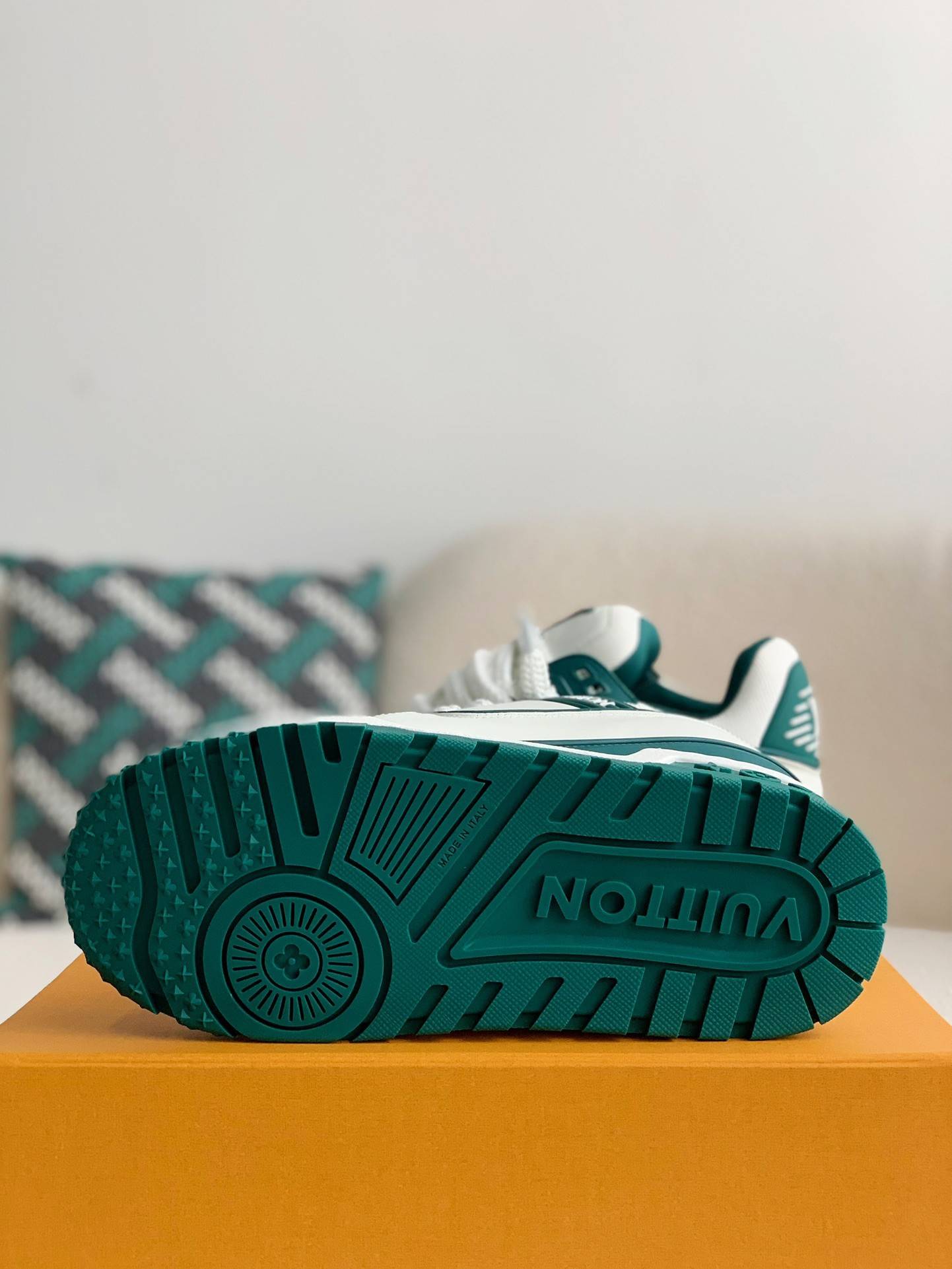 L*V TRAINER MAXI SNEAKERS