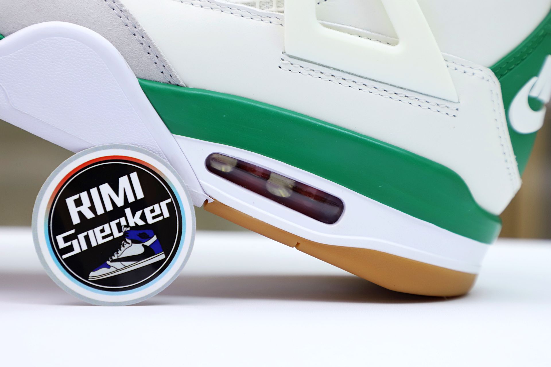 NIKE SB X AIR JORDAN 4 RETRO