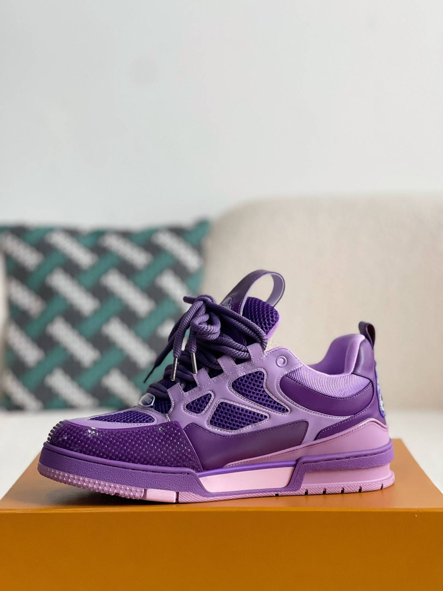 L*V RUNNER TATIC sneakers