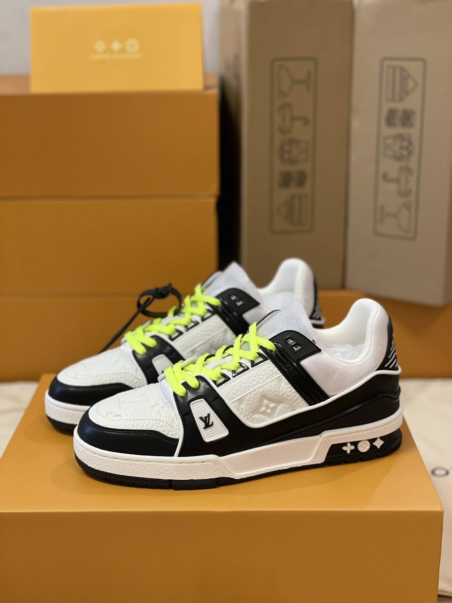 L*V TRAINER 1A5Q1C Sneakers