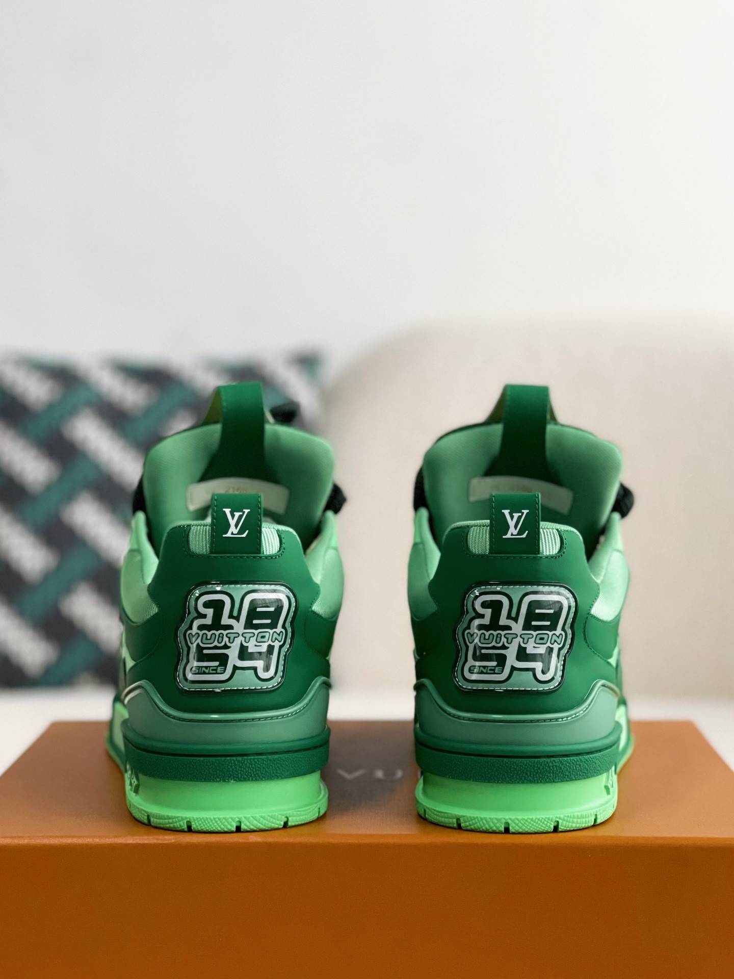 L*V RUNNER TATIC sneakers