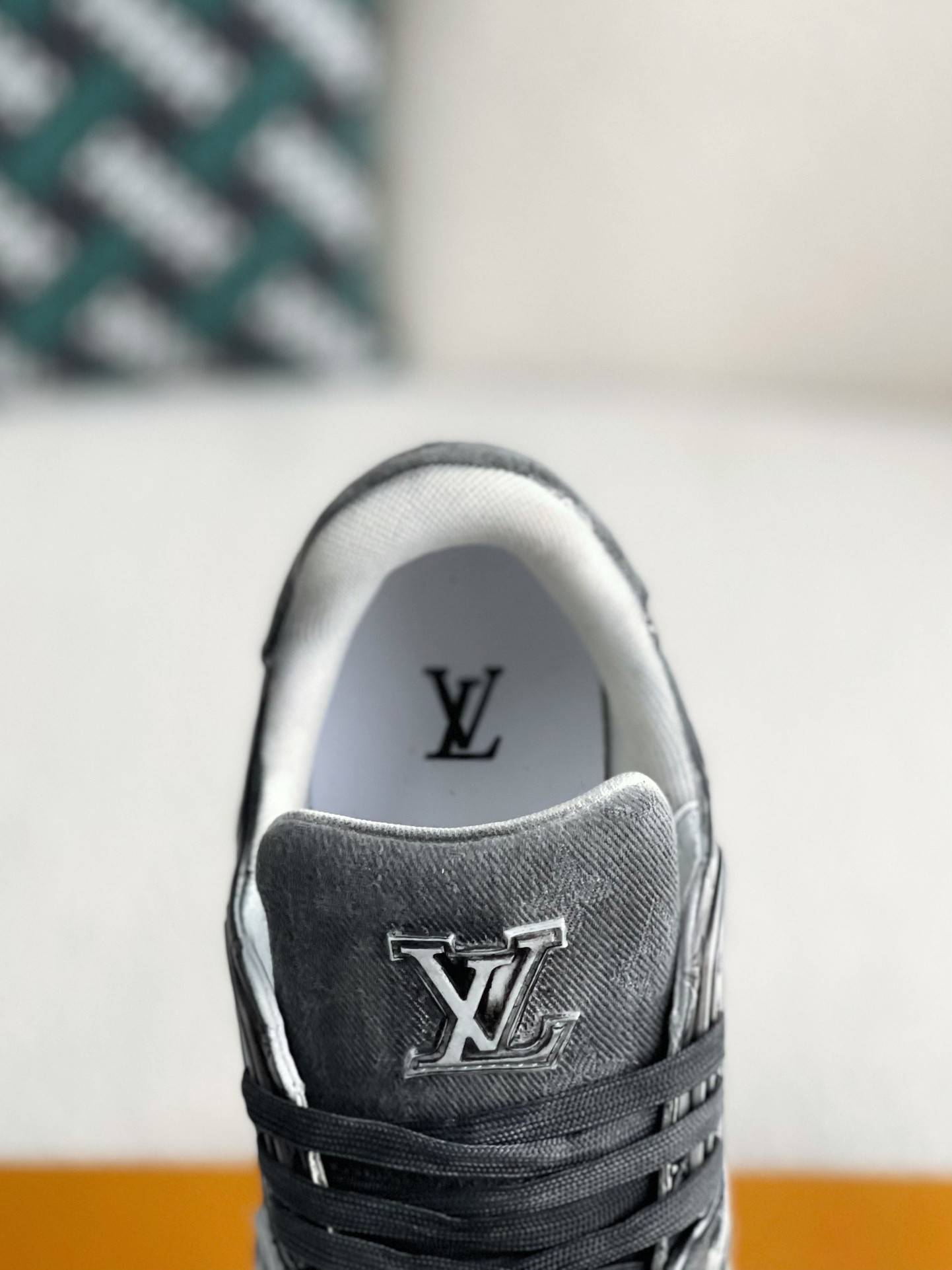 L*V TRAINER SNEAKERS