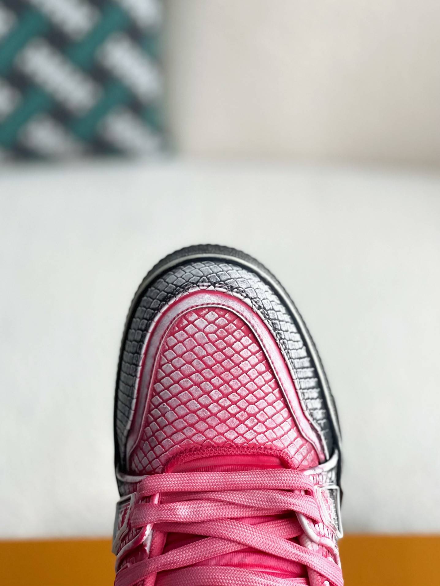 L*V TRAINER SNEAKERS