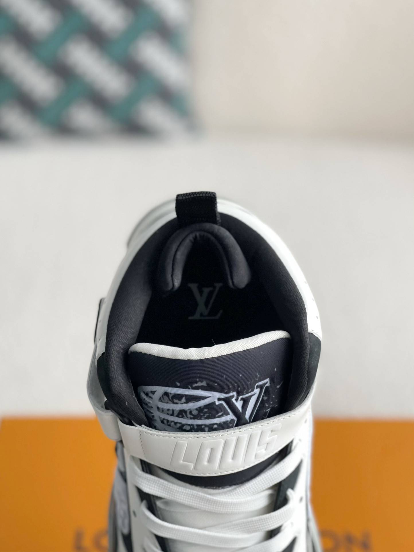 L*V Trainer Adjustable Mode Paste Sports Casual Shoes