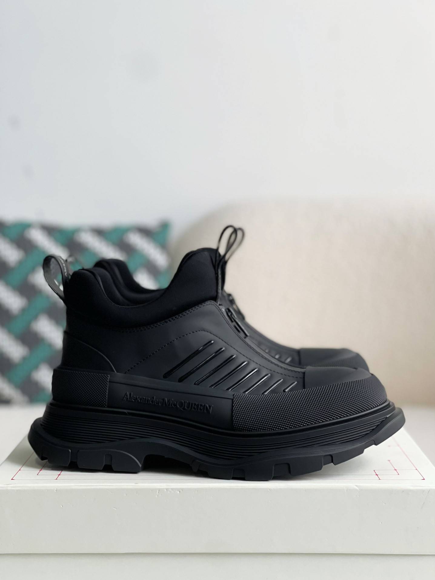 Alexander McQueen  Sneakers