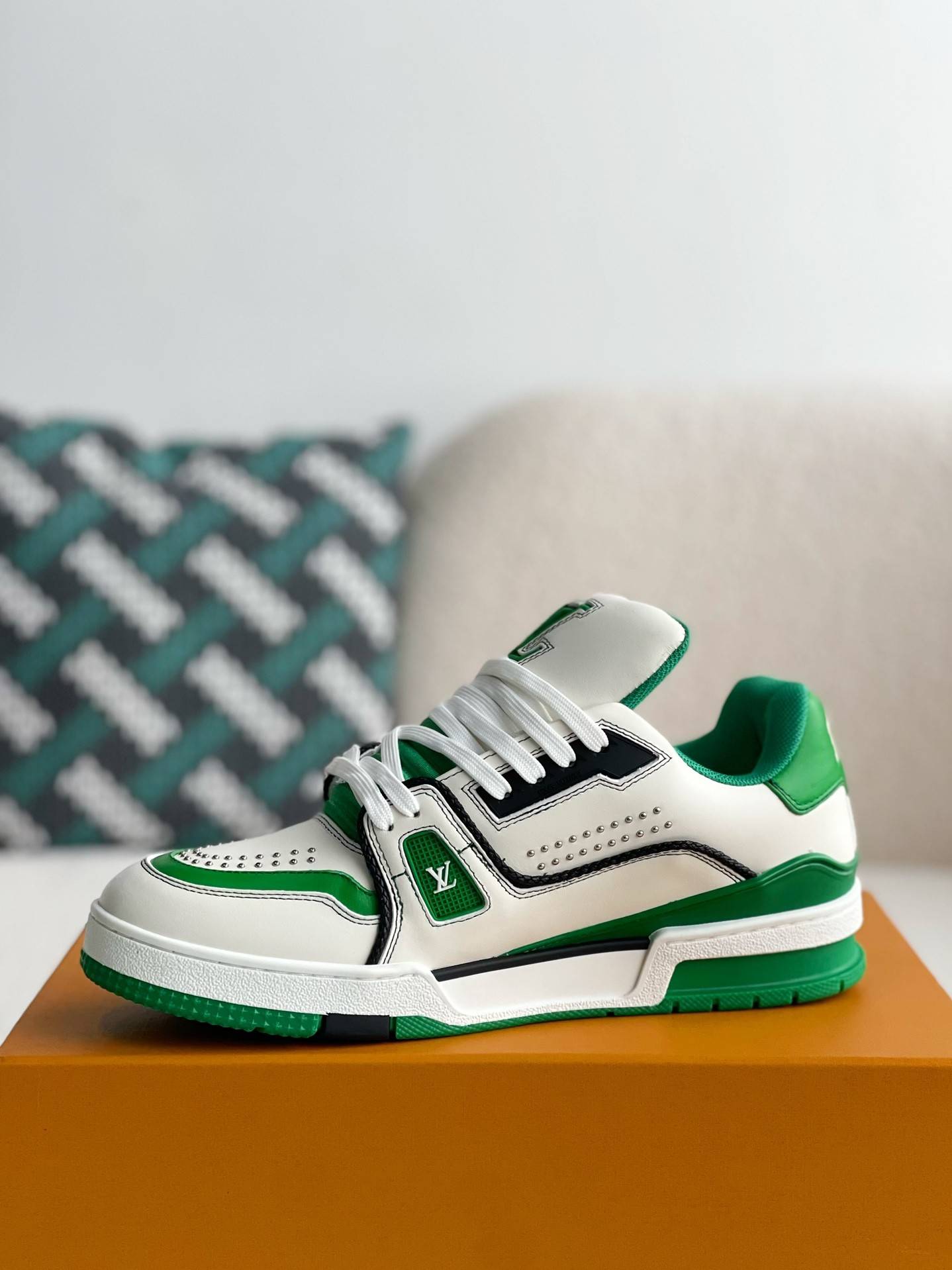 L*V TRAINER SNEAKERS