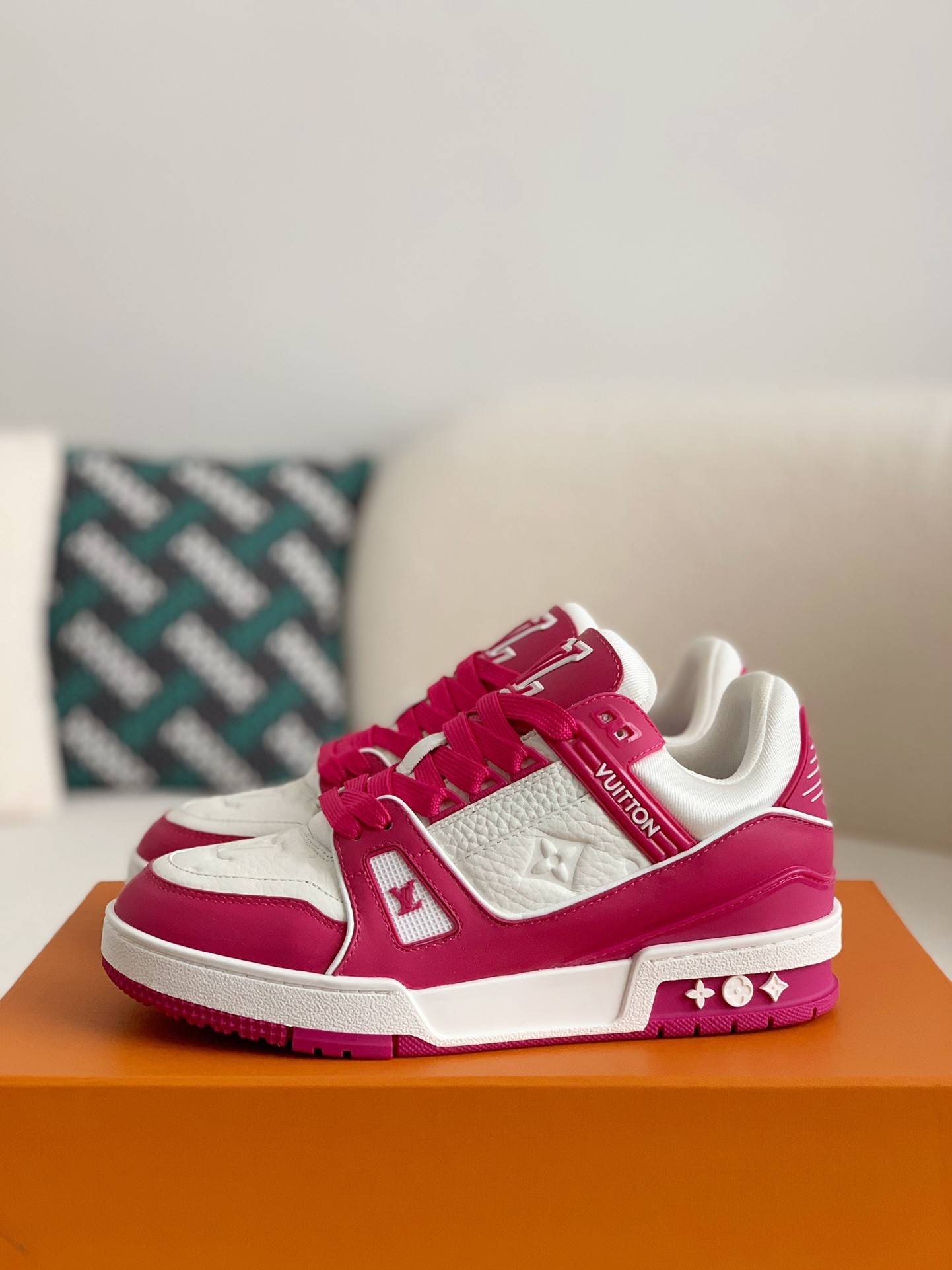 L*V TRAINER Sneakers