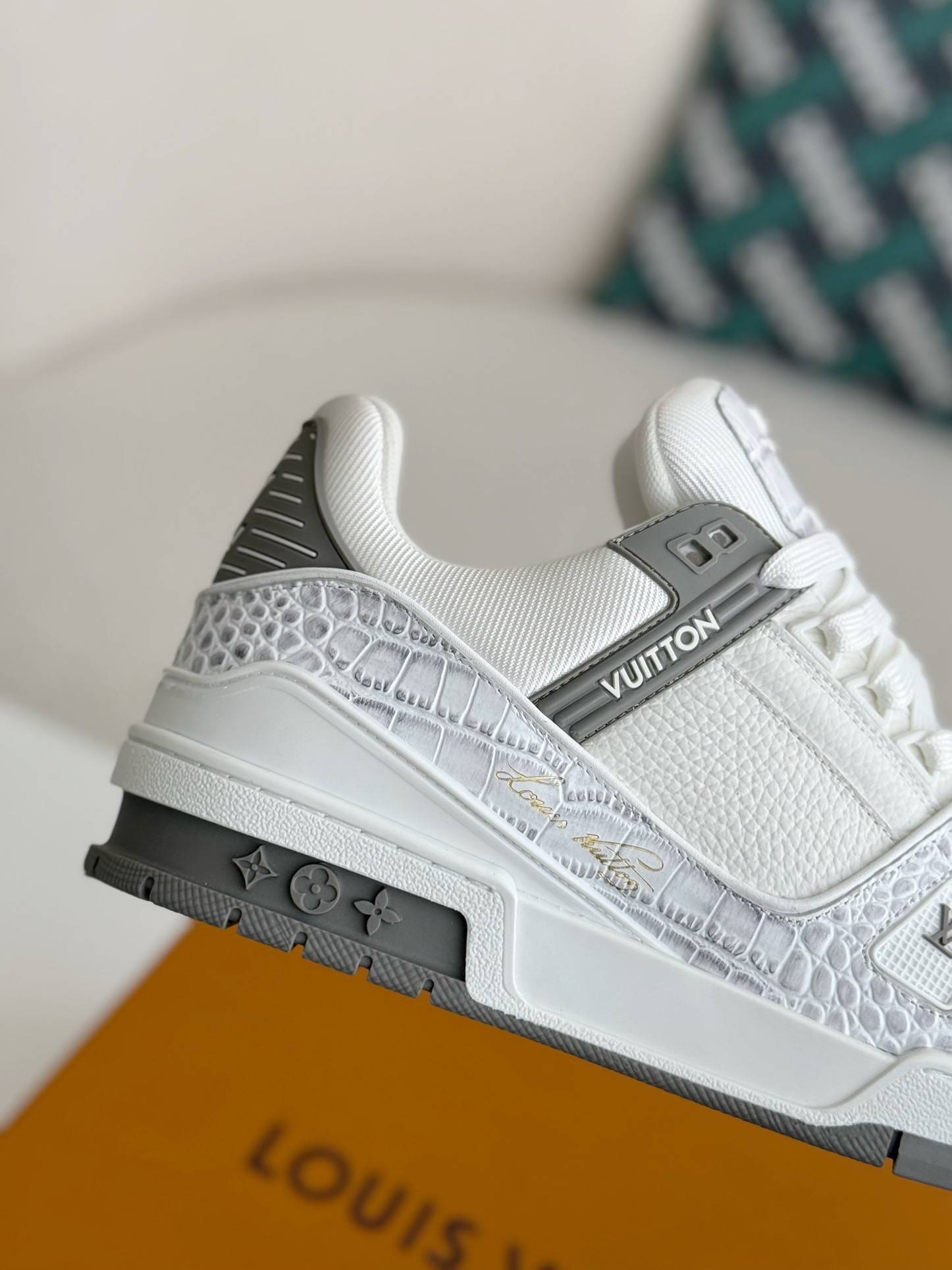 L*V TRAINER SNEAKERS