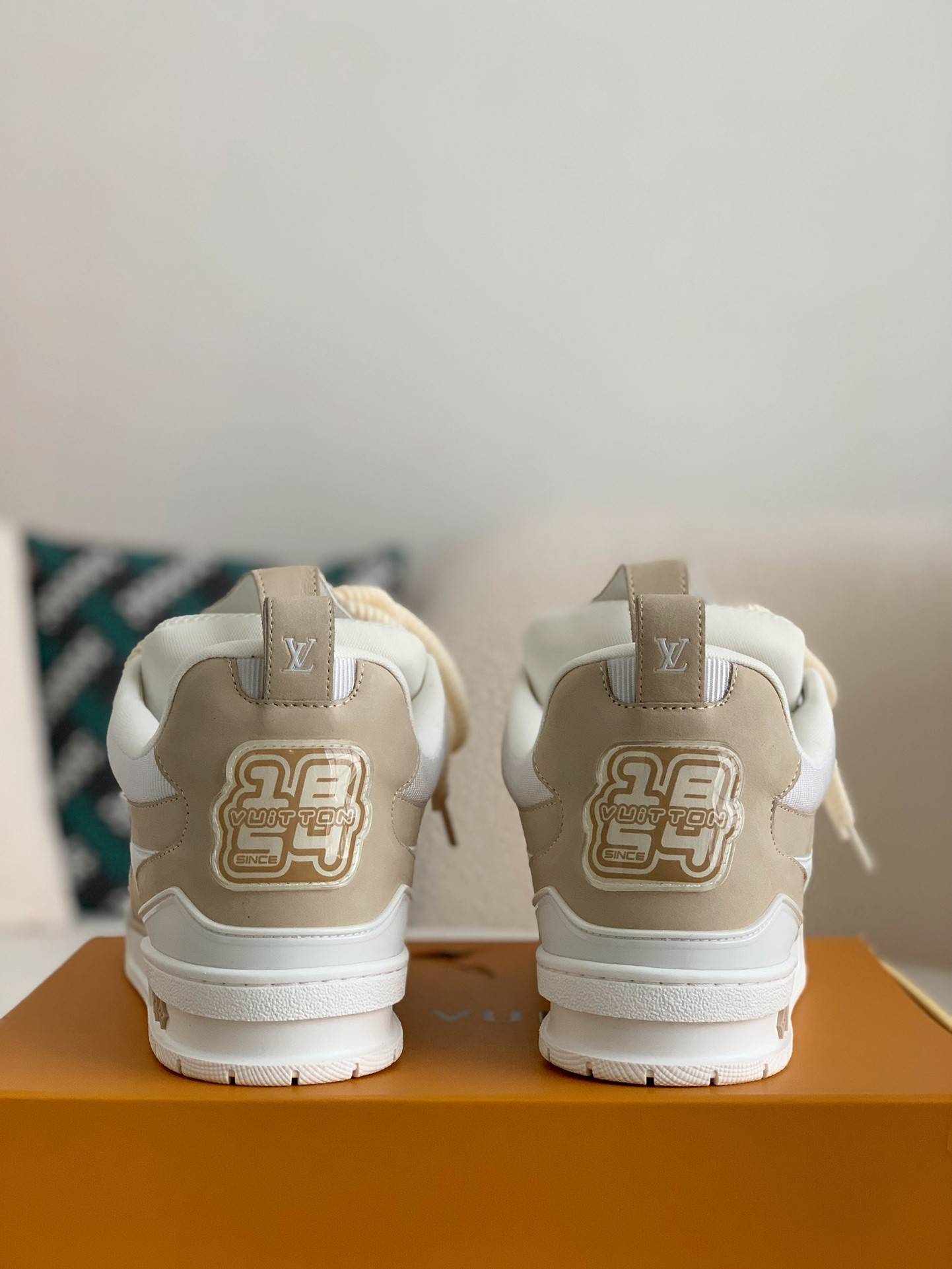 L*V RUNNER TATIC Sneakers