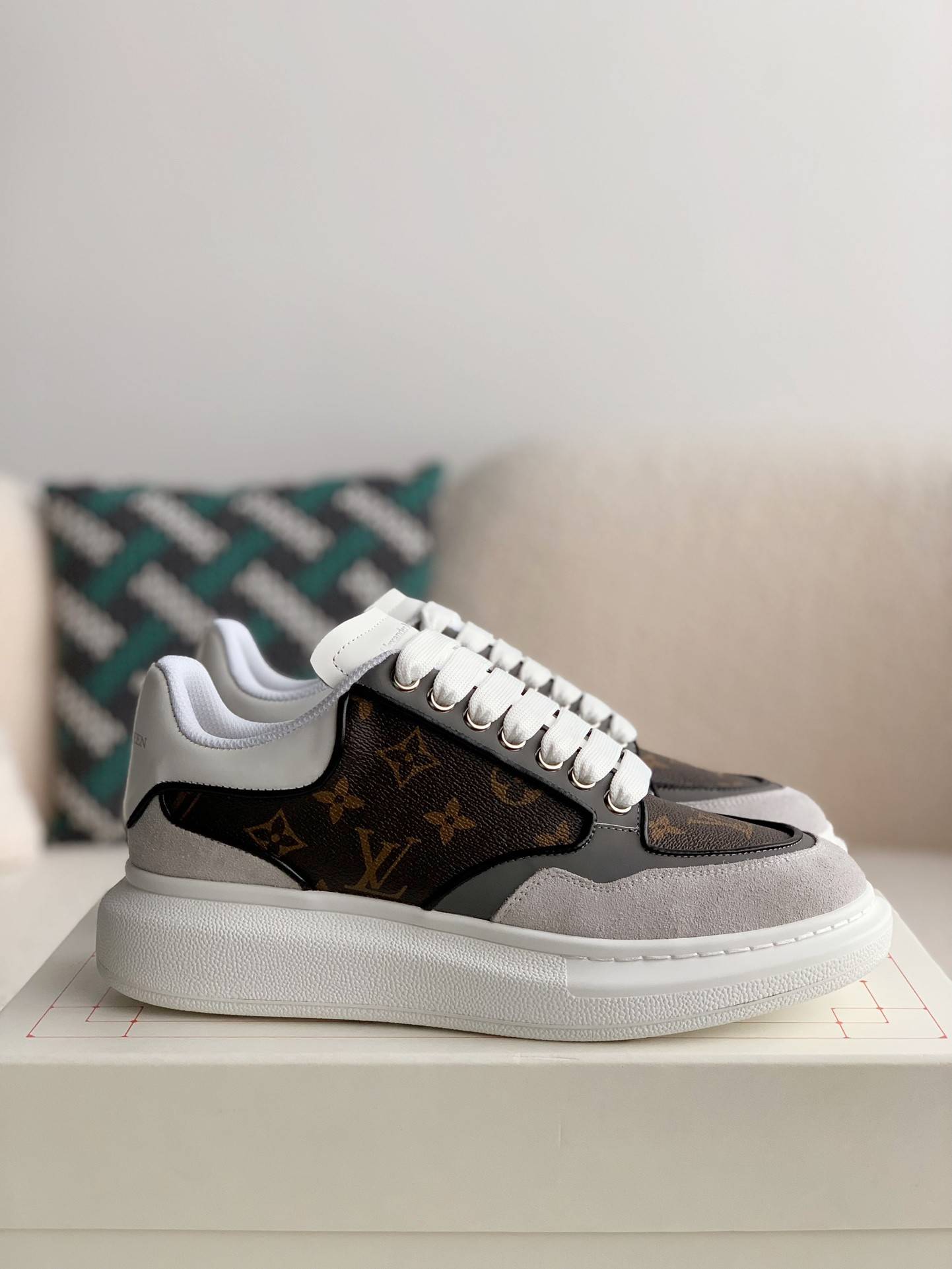 Alexander McQueen x L*V versatile Sneakers