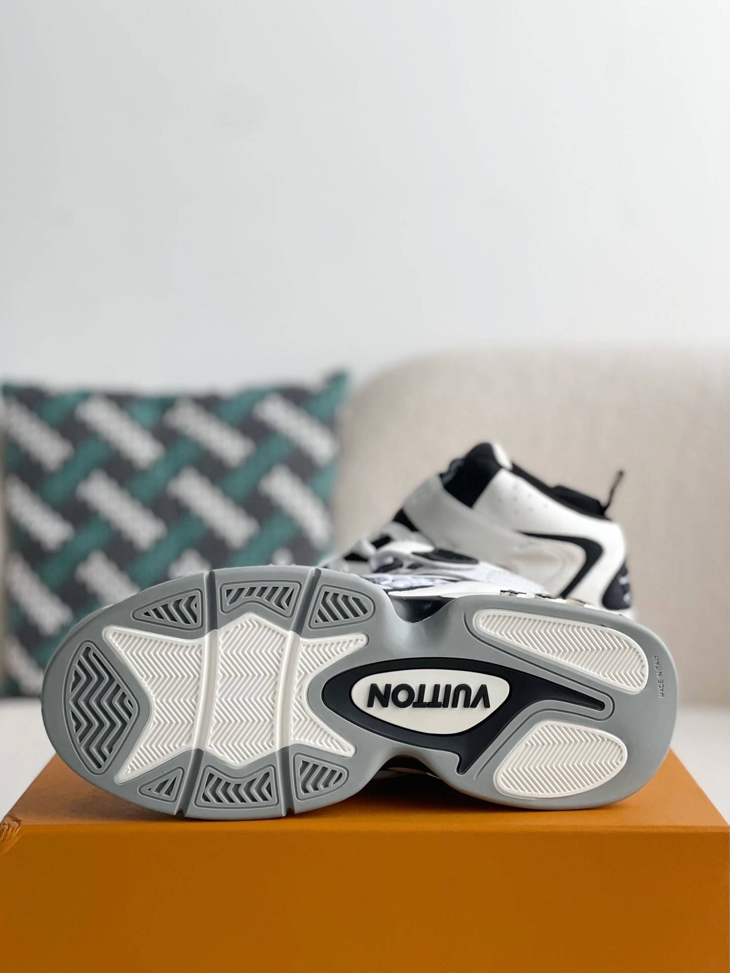 L*V Trainer Adjustable Mode Paste Sports Casual Shoes