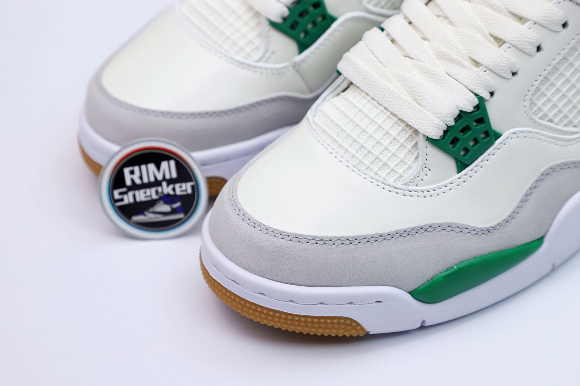 NIKE SB X AIR JORDAN 4 RETRO