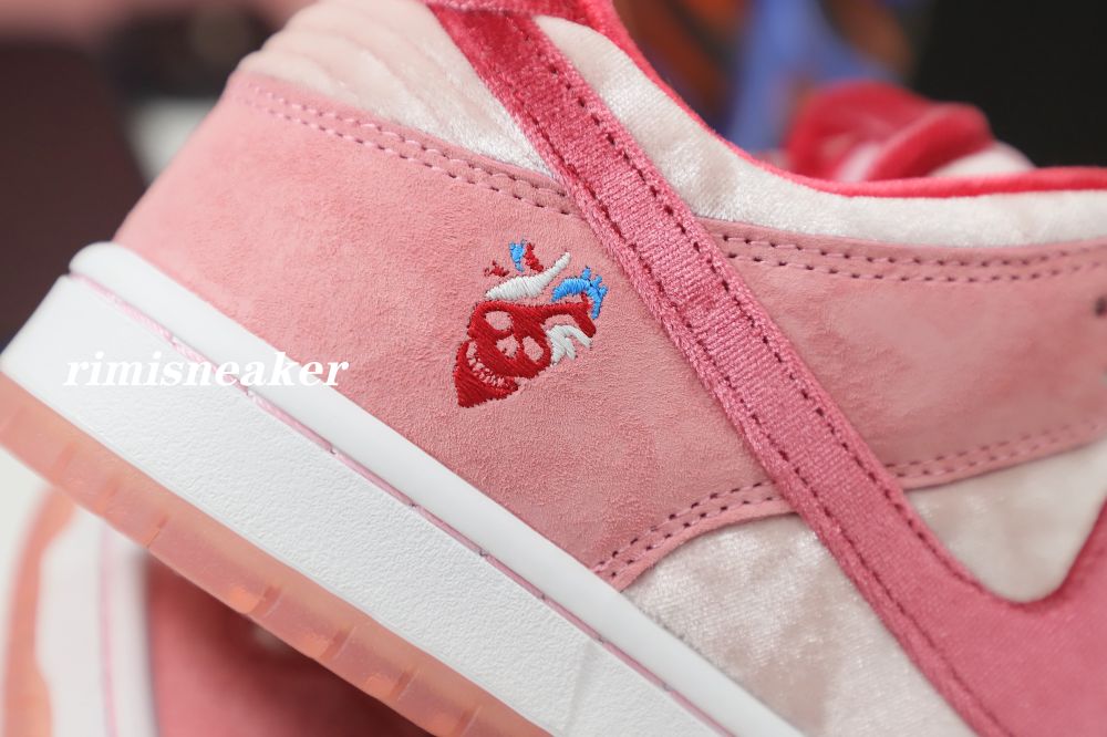 STRANGELOVE X DUNK LOW SB