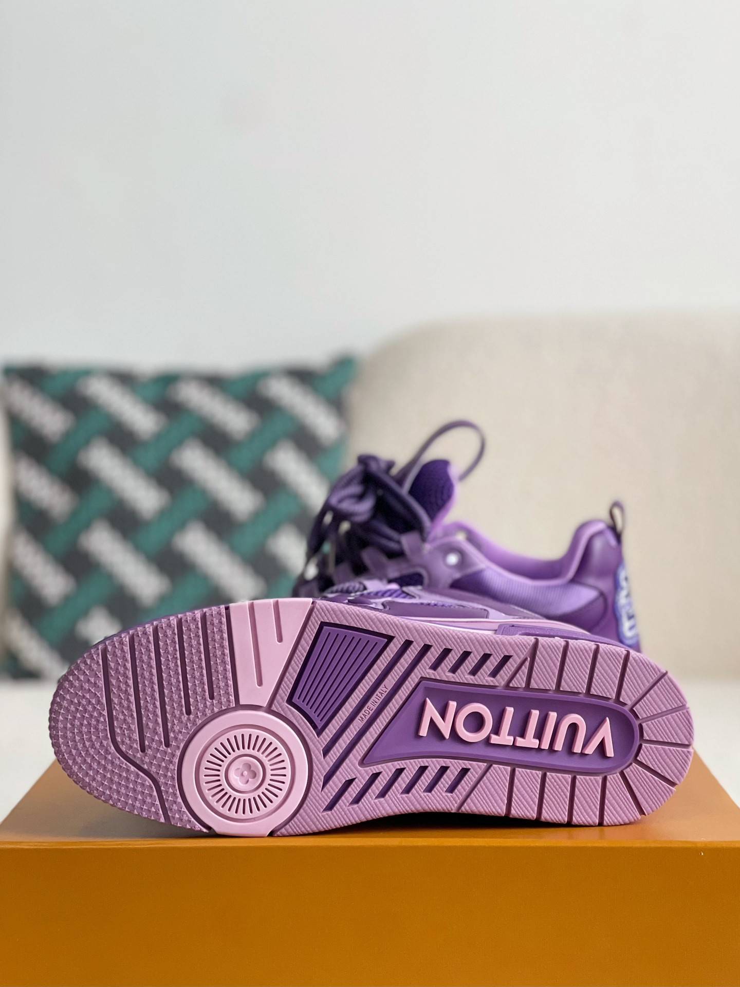 L*V RUNNER TATIC sneakers