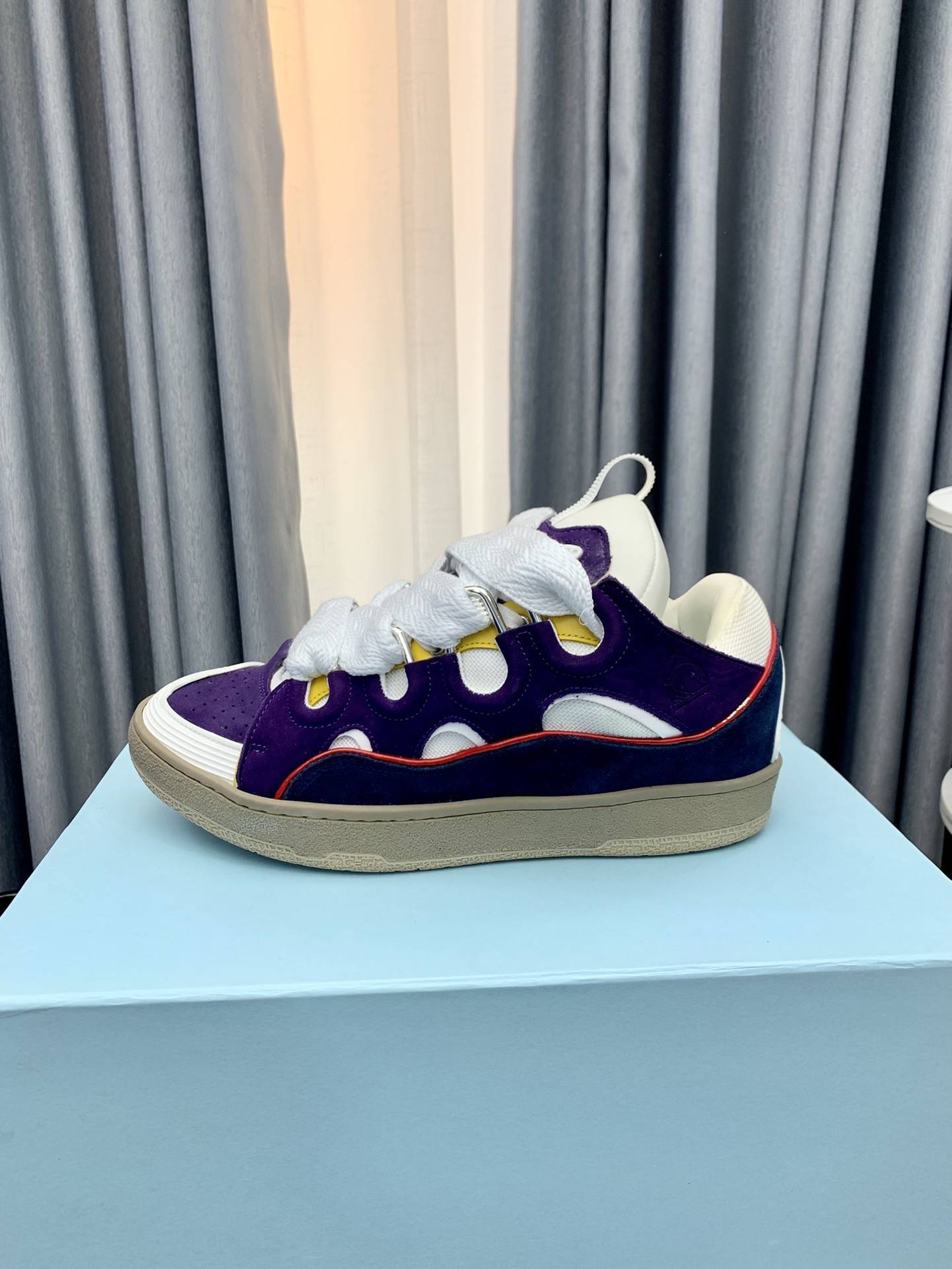 LA*N Sneaker