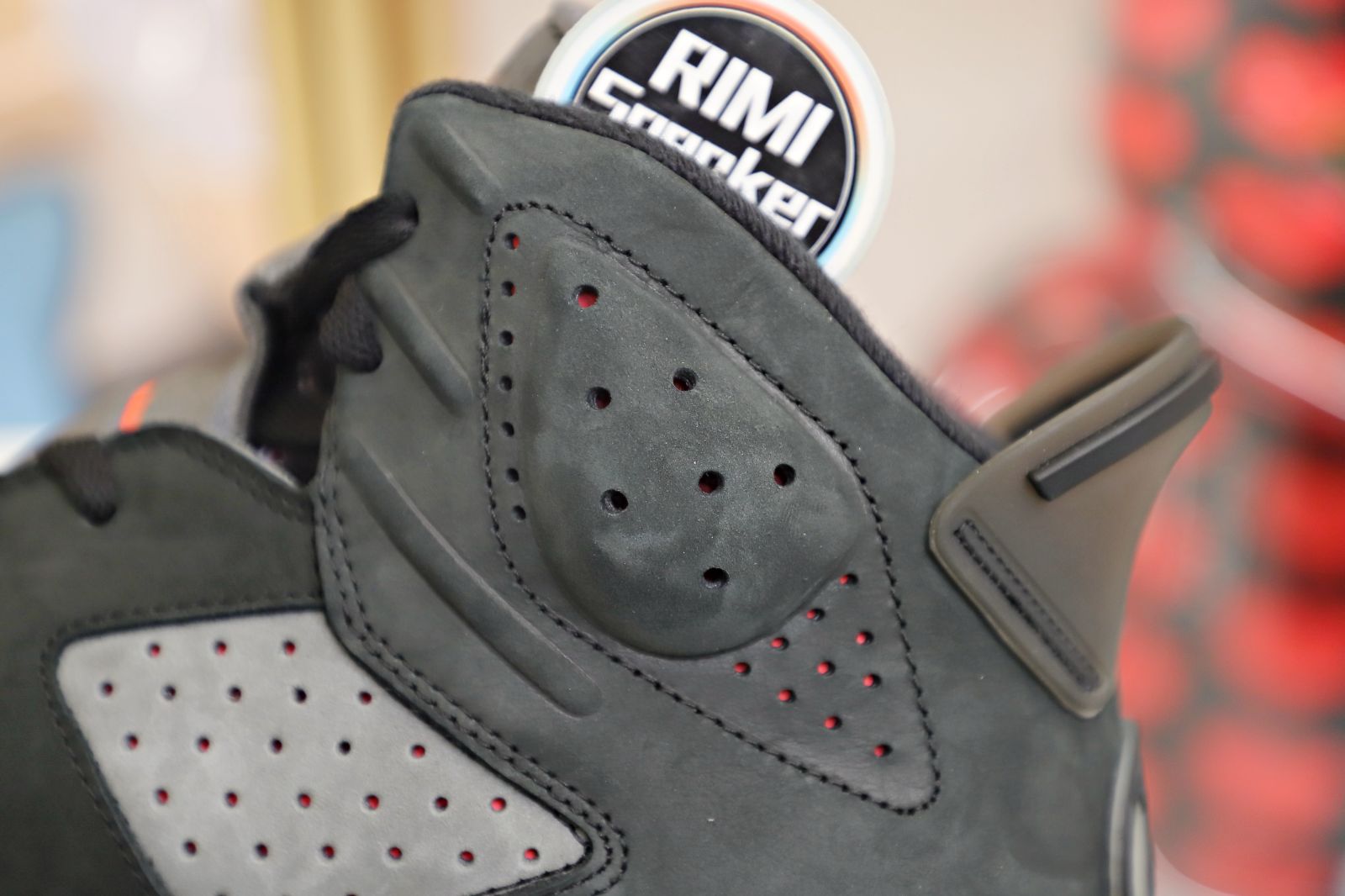 PARIS SAINT-GERMAIN X AIR JORDAN 6 RETRO