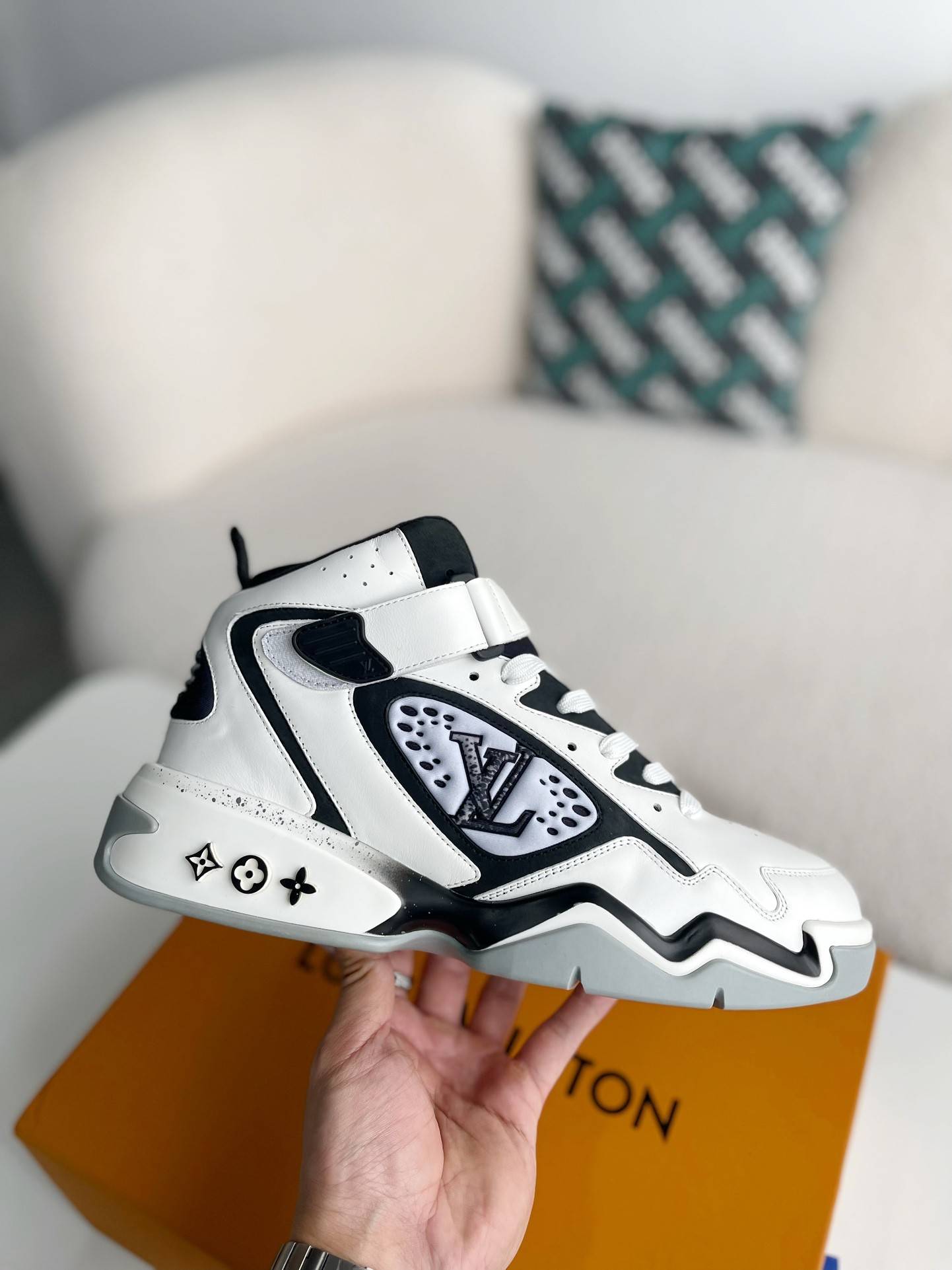 L*V Trainer Adjustable Mode Paste Sports Casual Shoes