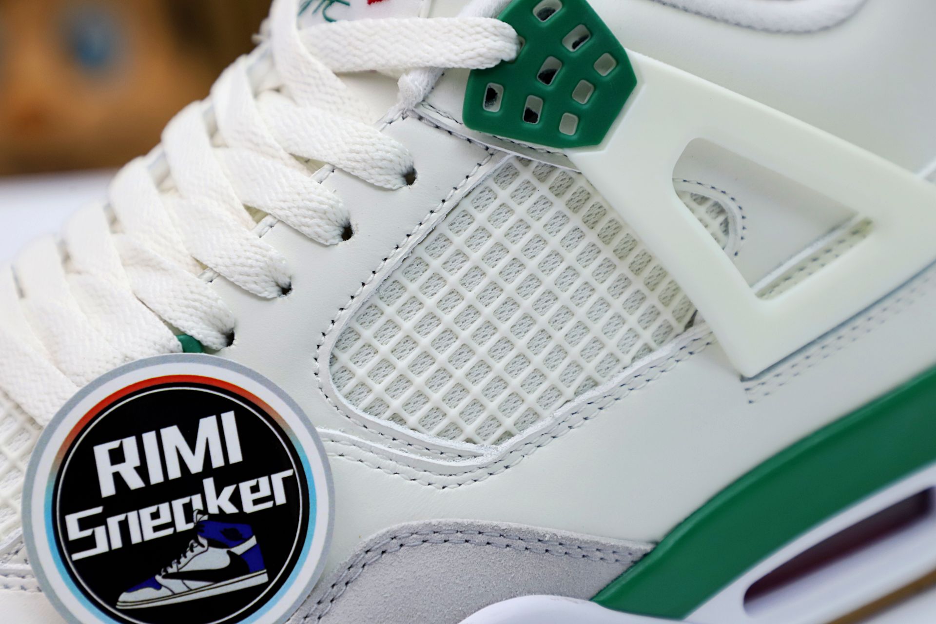 NIKE SB X AIR JORDAN 4 RETRO