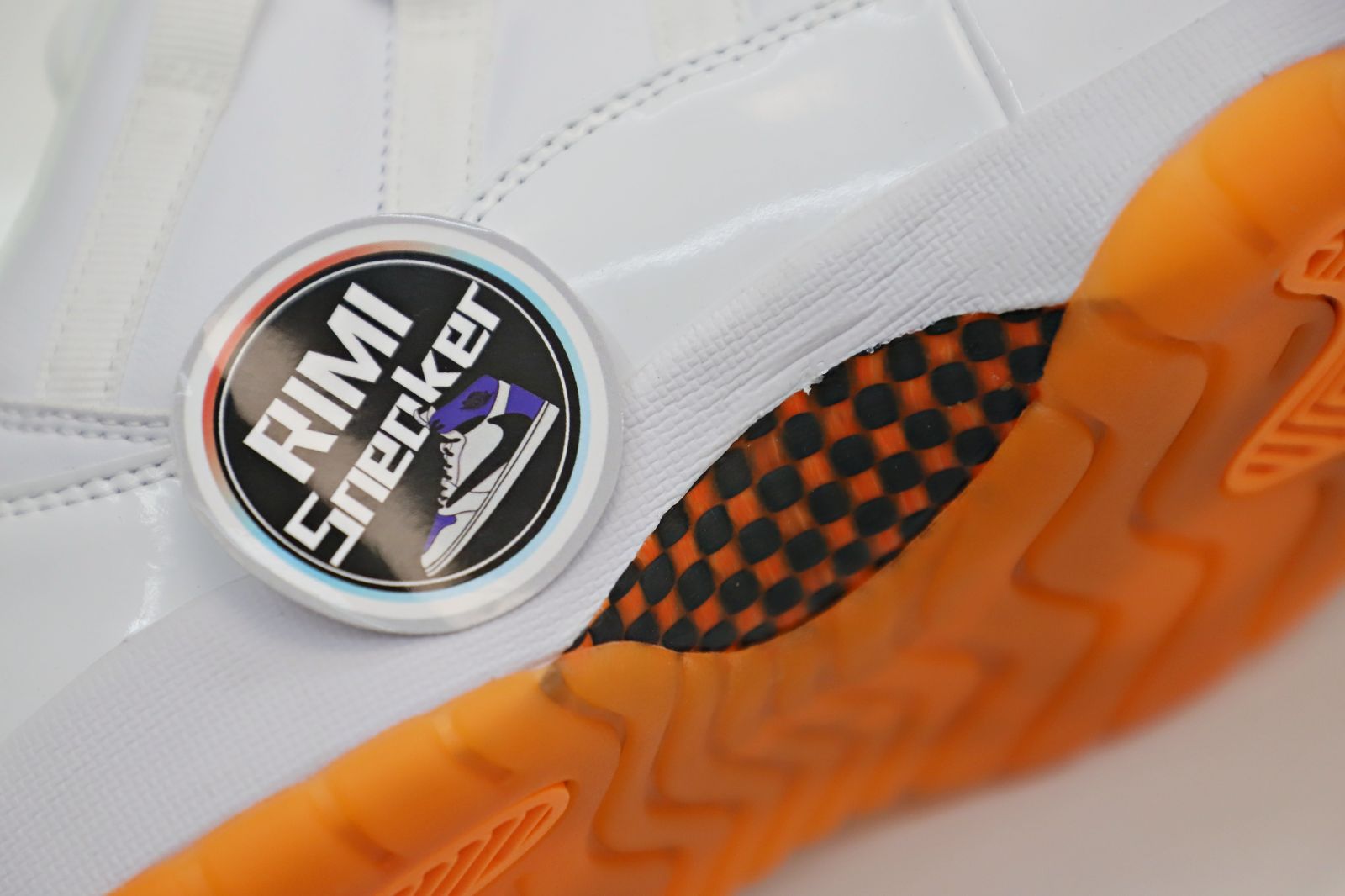 WMNS AIR JORDAN 11 RETRO LOW