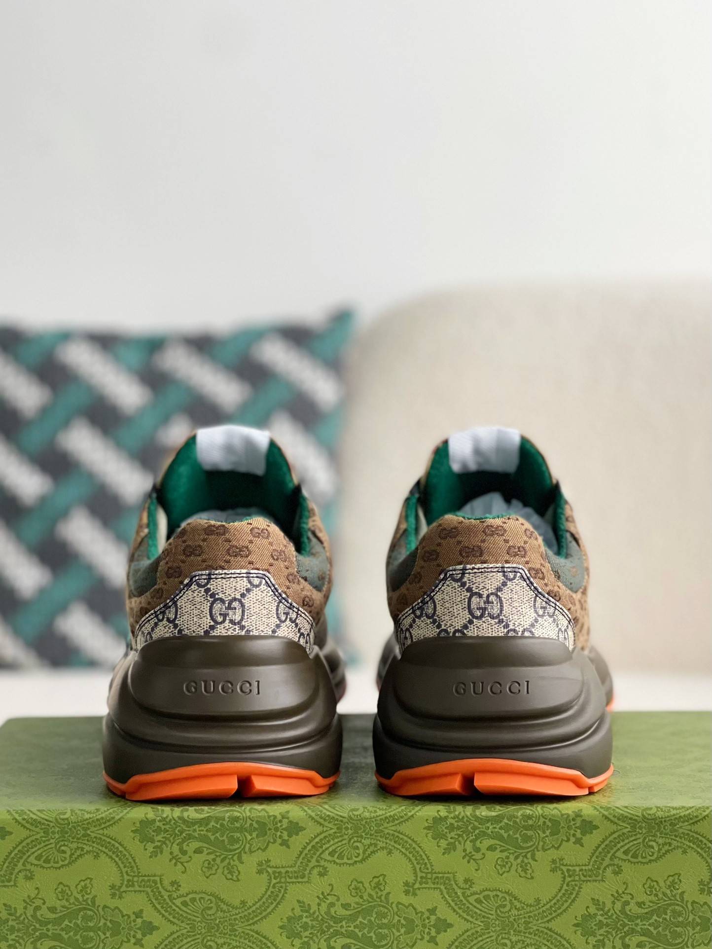 GU*IRetro Clunky Sneaker