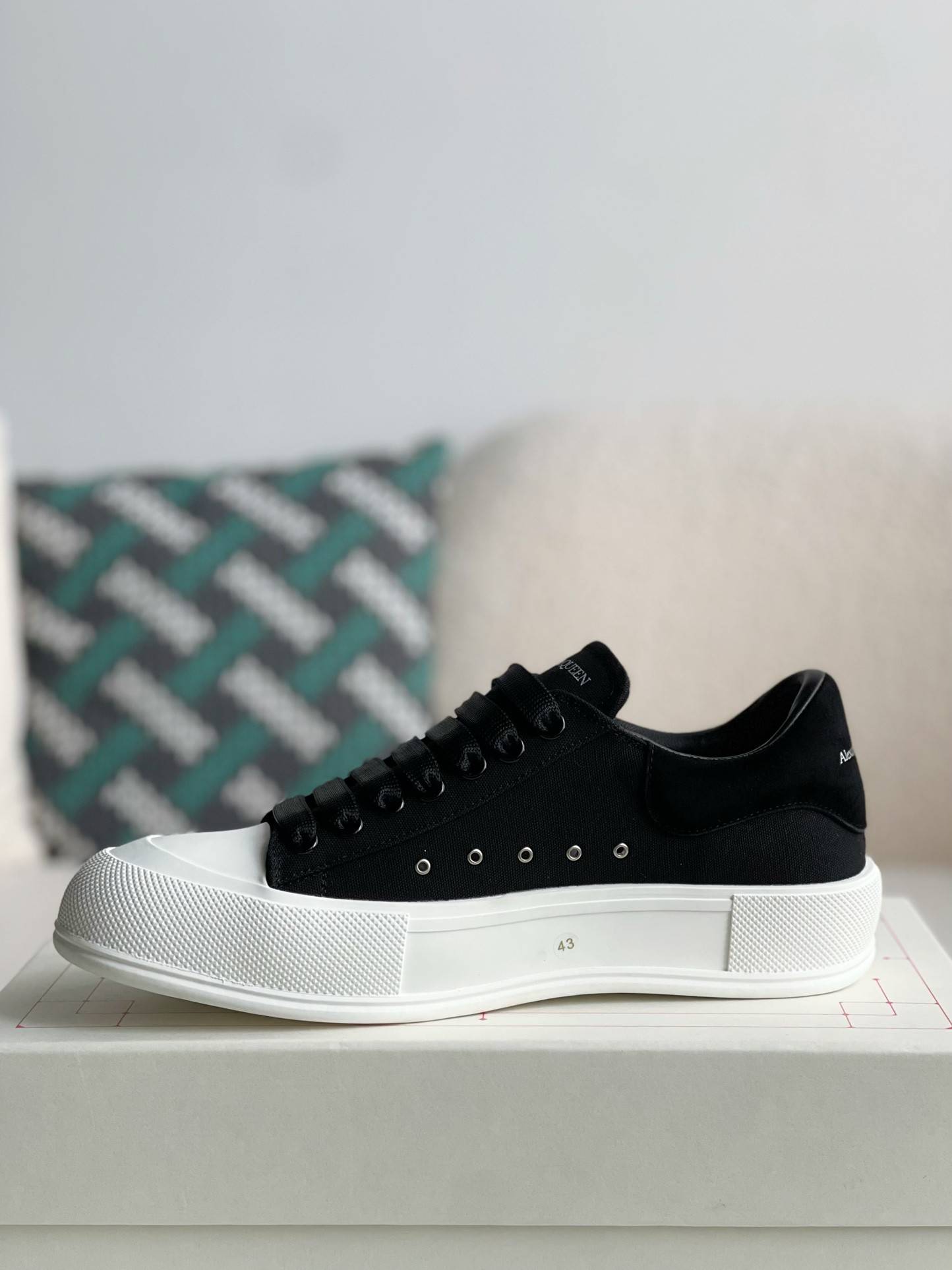 Alexander McQueen versatile Sneakers
