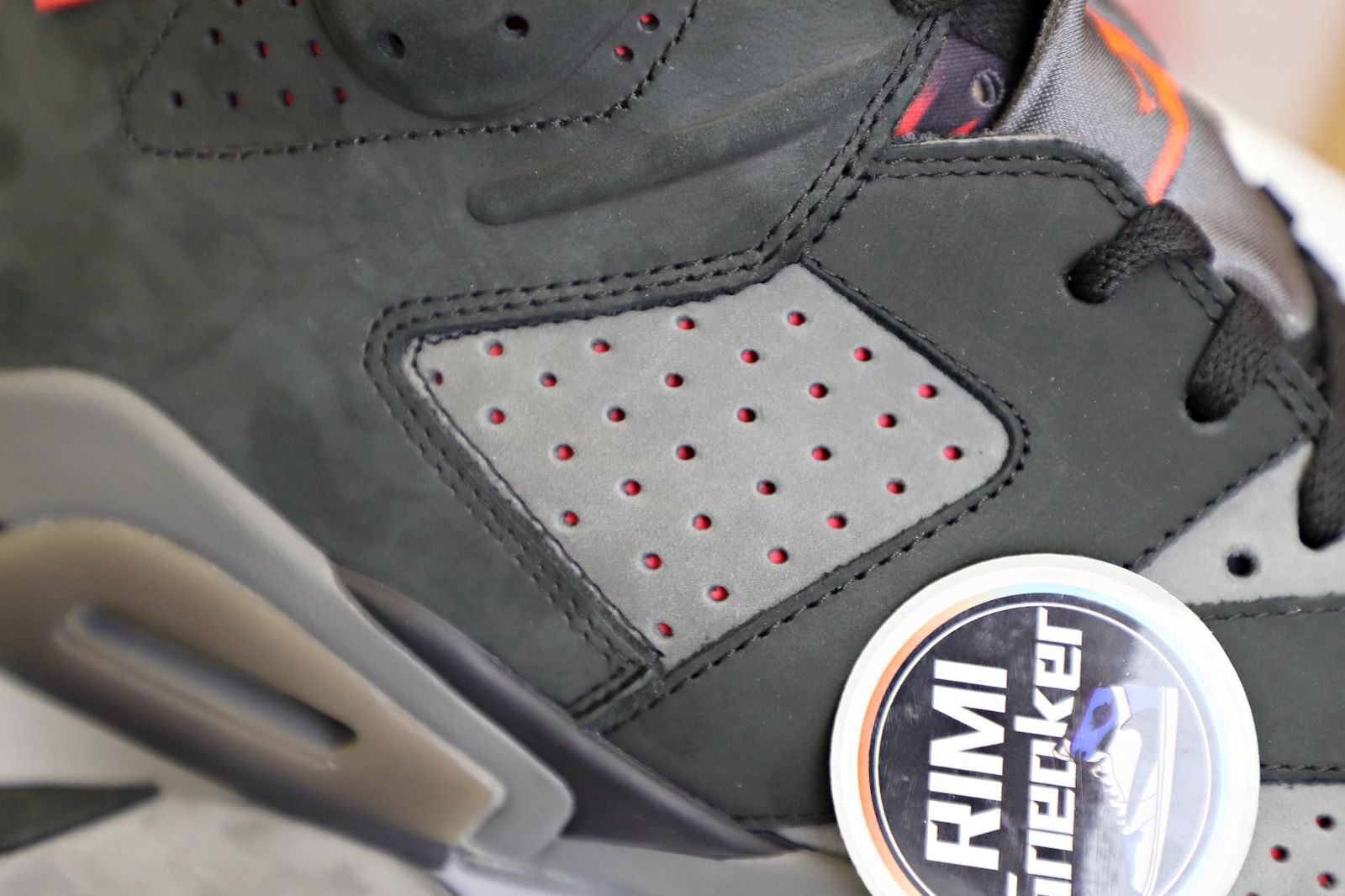 PARIS SAINT-GERMAIN X AIR JORDAN 6 RETRO