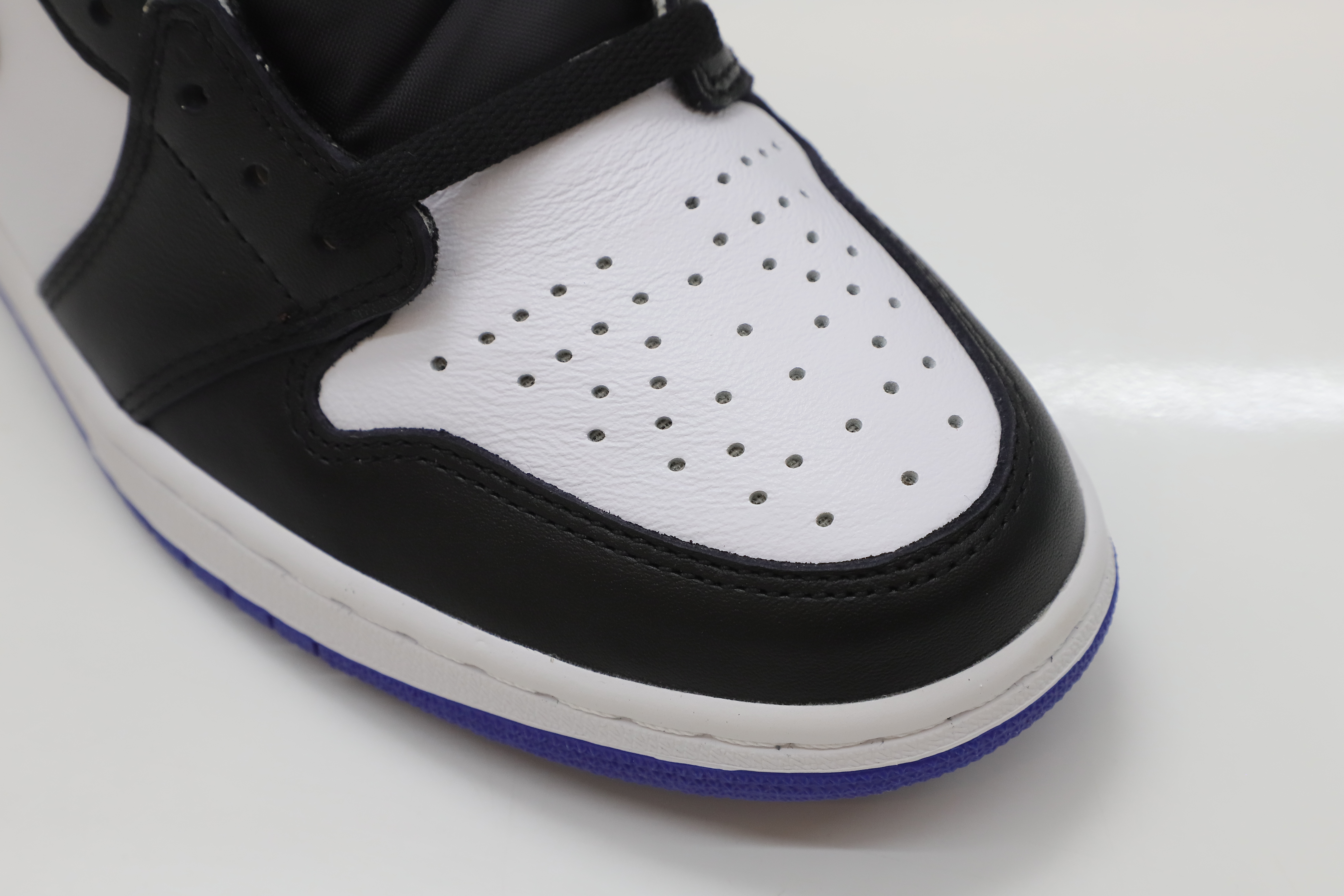 FRAGMENT DESIGN X AIR JORDAN 1 RETRO HIGH