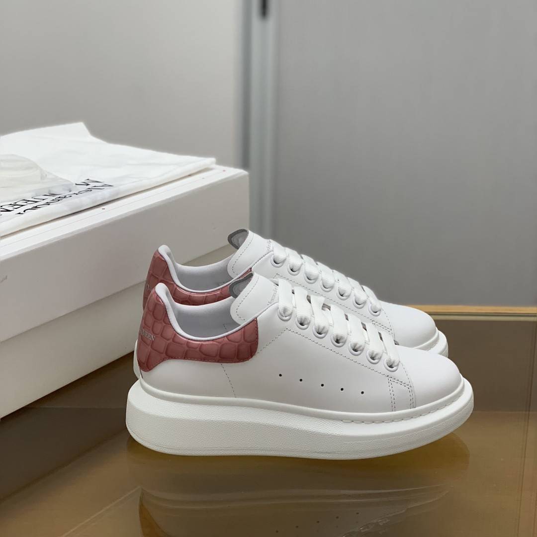 Alexander McQueen MQ Powdery bead Stone grain tail Sneakers