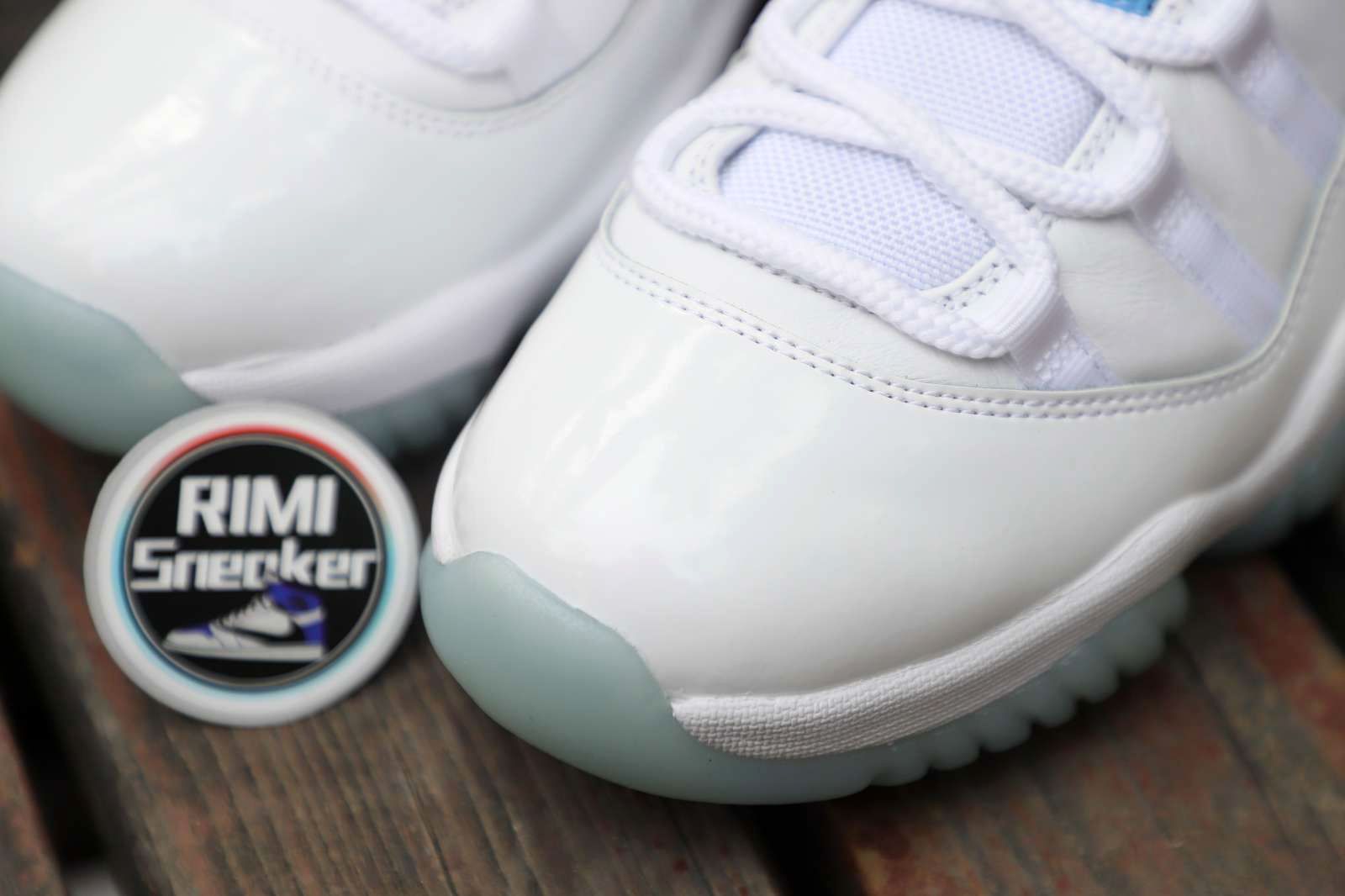 AIR JORDAN 11 RETRO LOW LEGEND BLUE AV2187-117