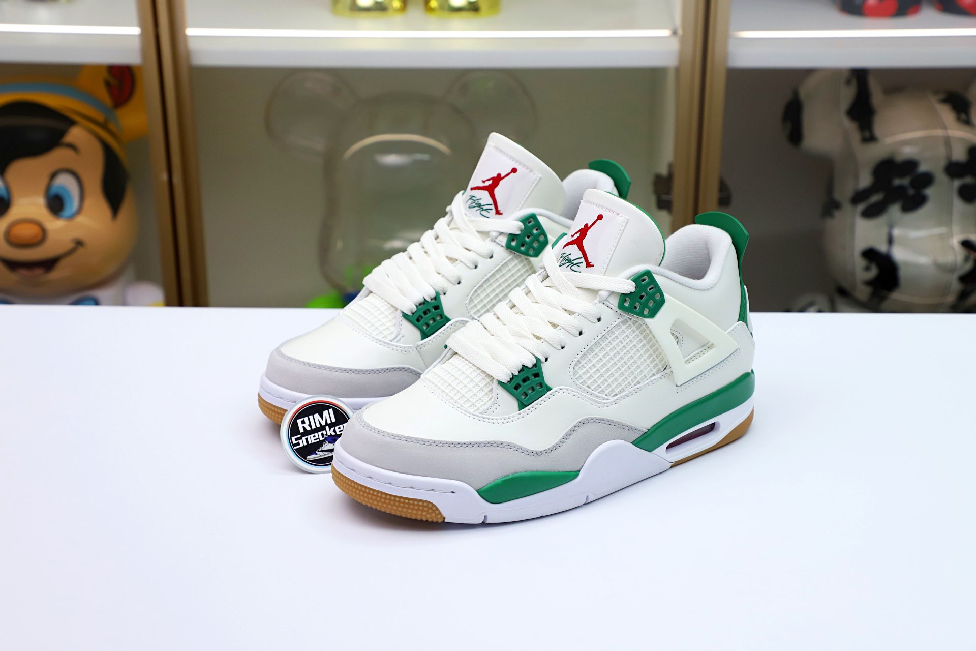 NIKE SB X AIR JORDAN 4 RETRO