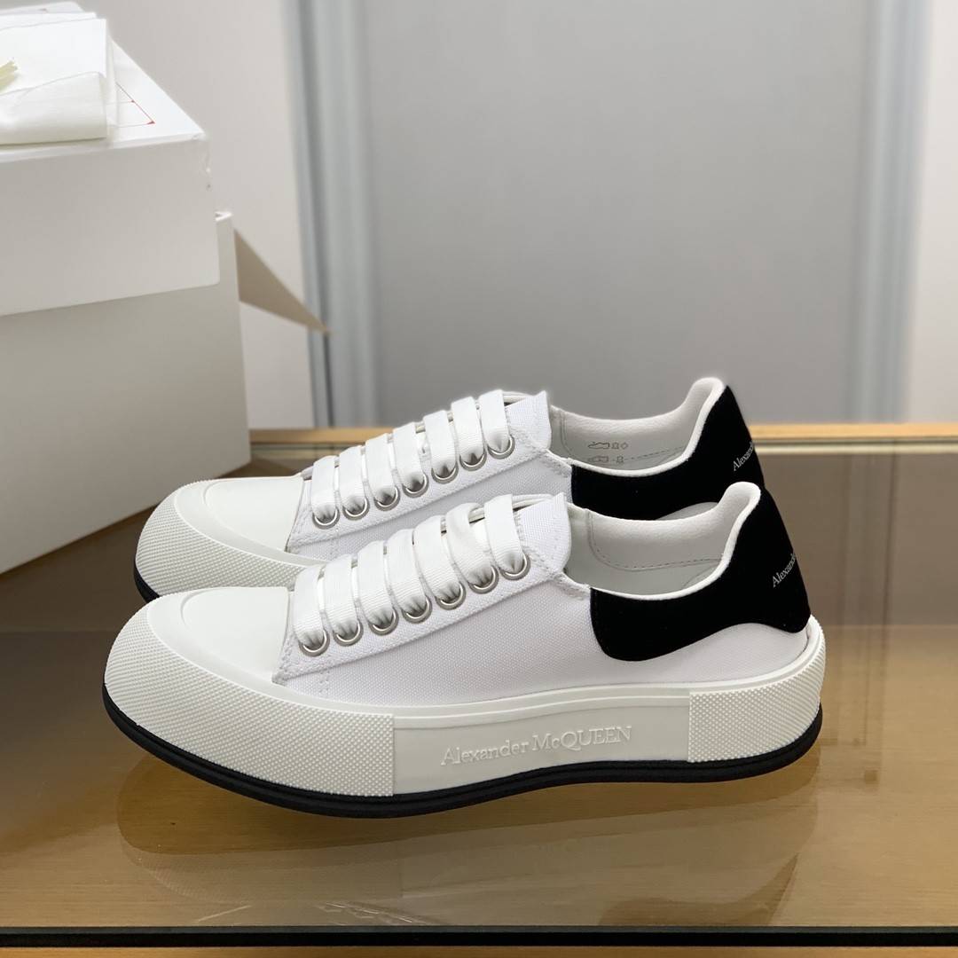 Alexander McQueen MQ White/Black veL*Vet tail Sneakers