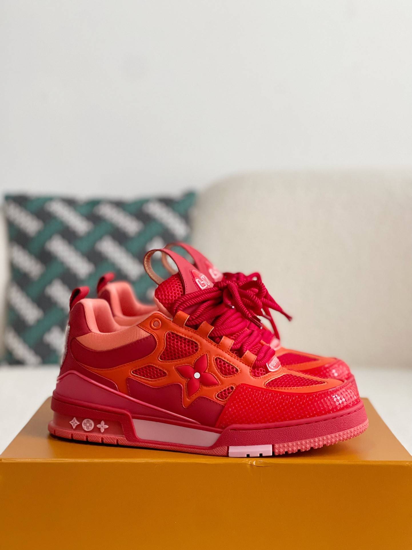 L*V RUNNER TATIC sneakers