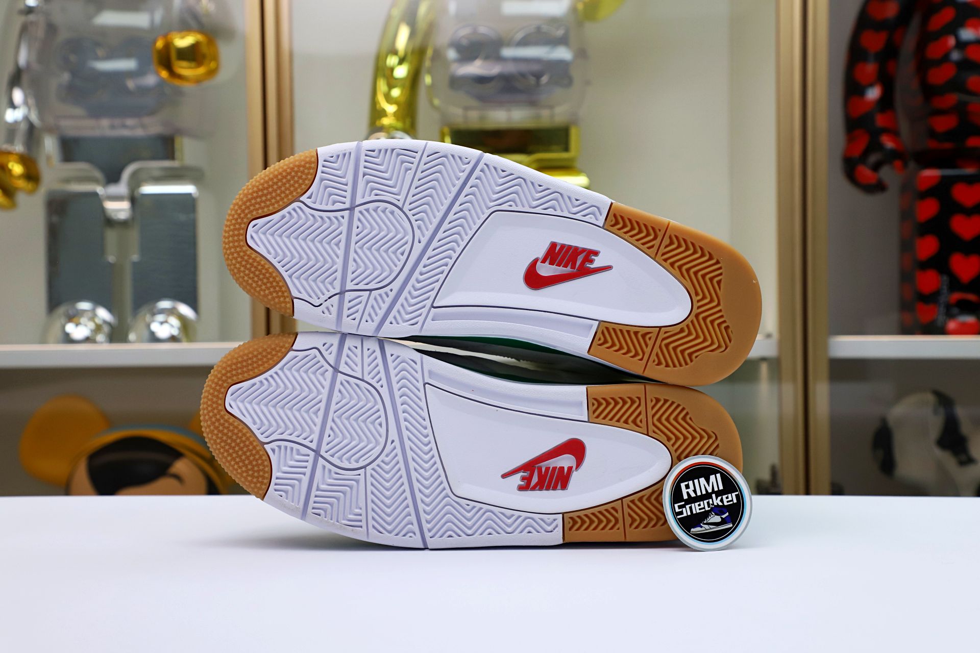 NIKE SB X AIR JORDAN 4 RETRO