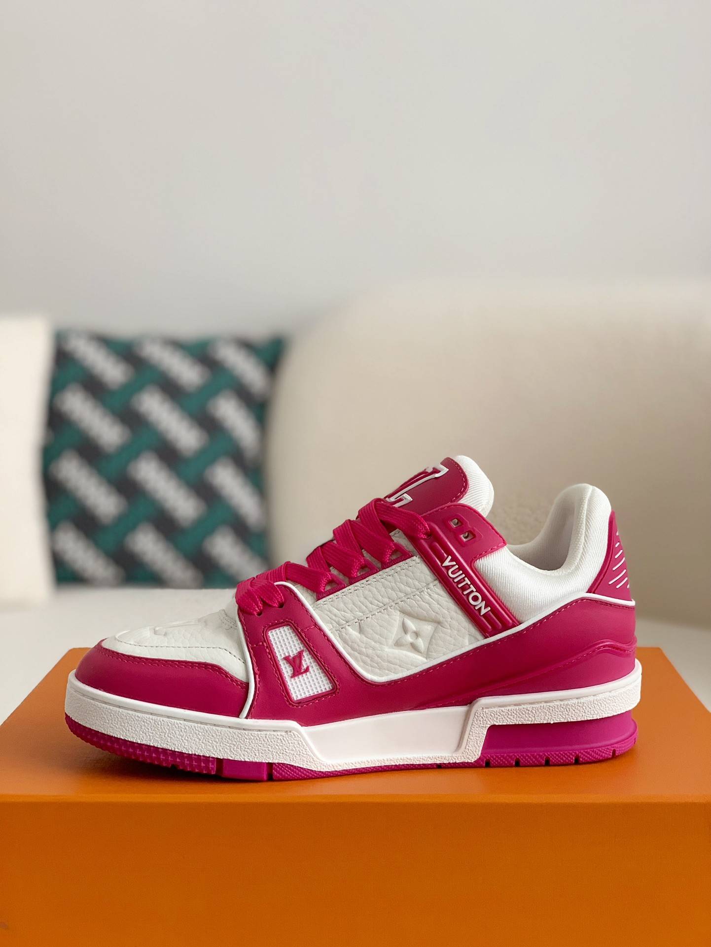 L*V TRAINER Sneakers