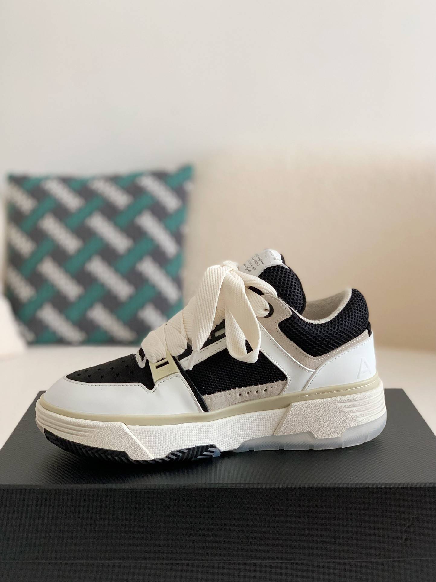 A*RI Sneakers