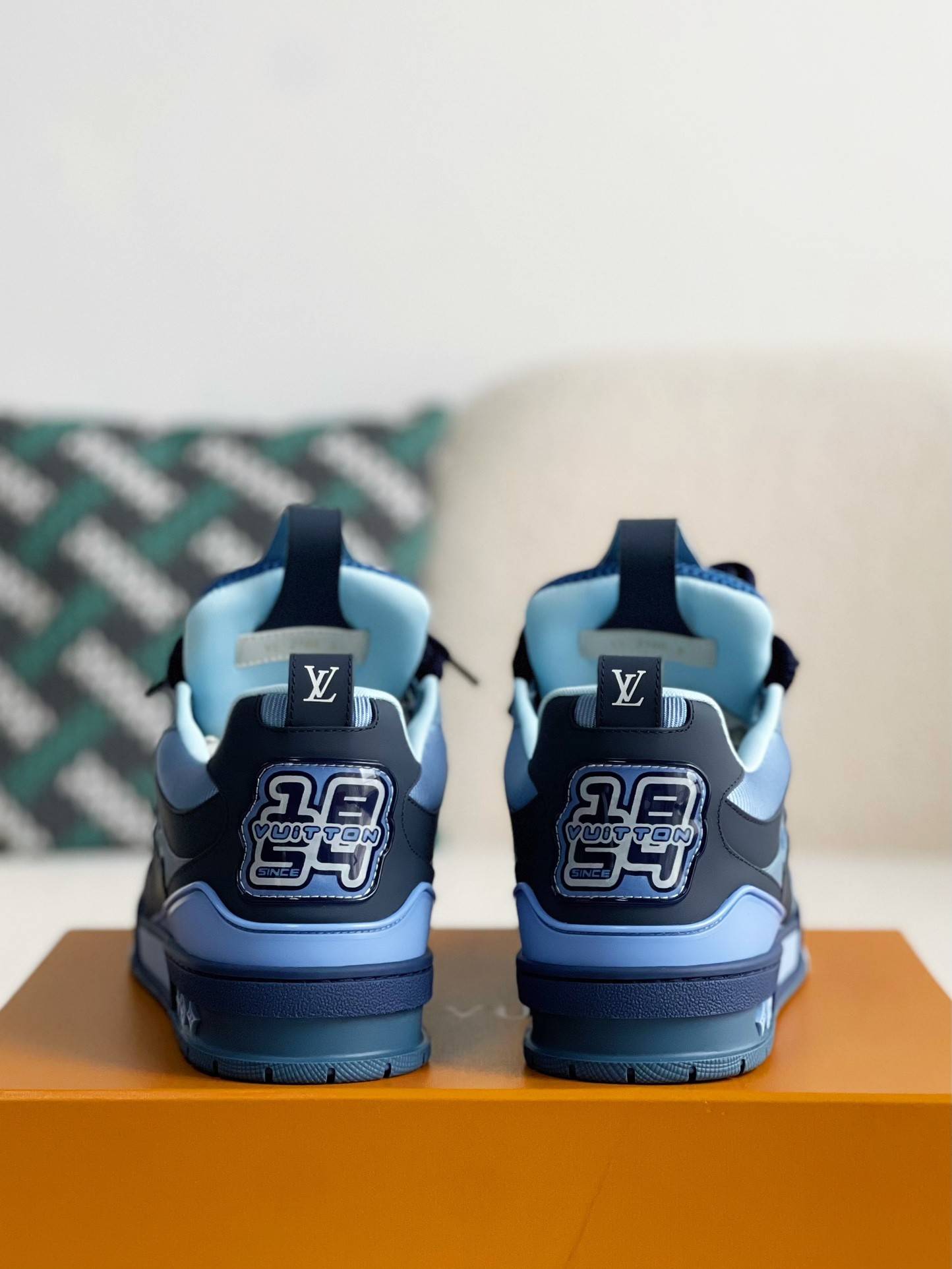 L*V RUNNER TATIC sneakers