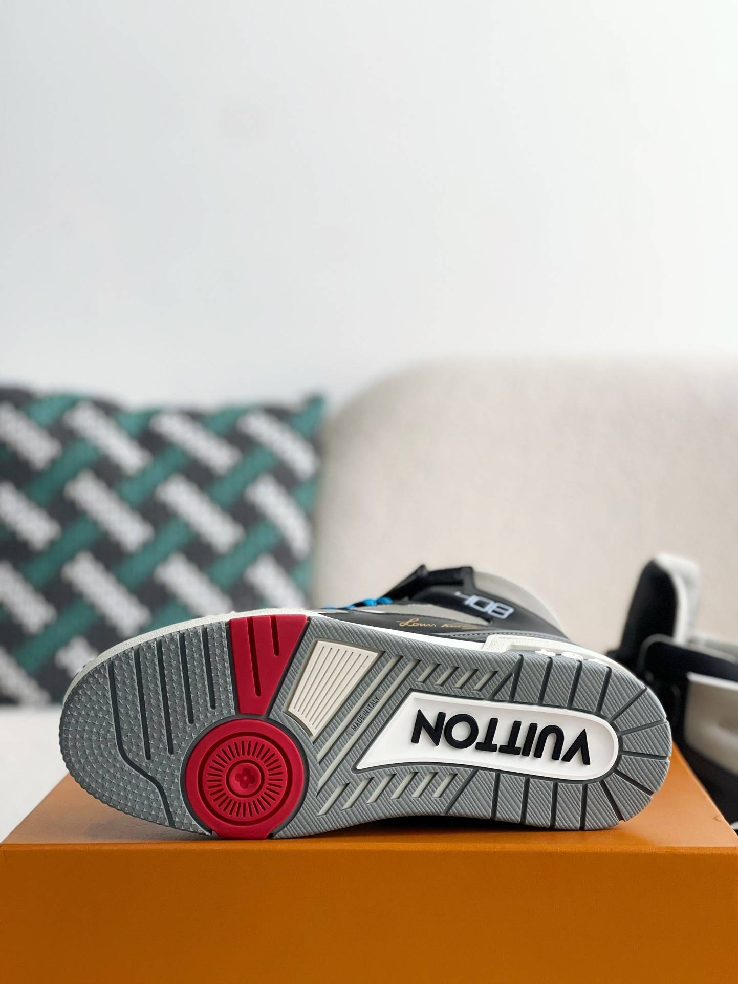 L*V TRAINER SNEAKERS