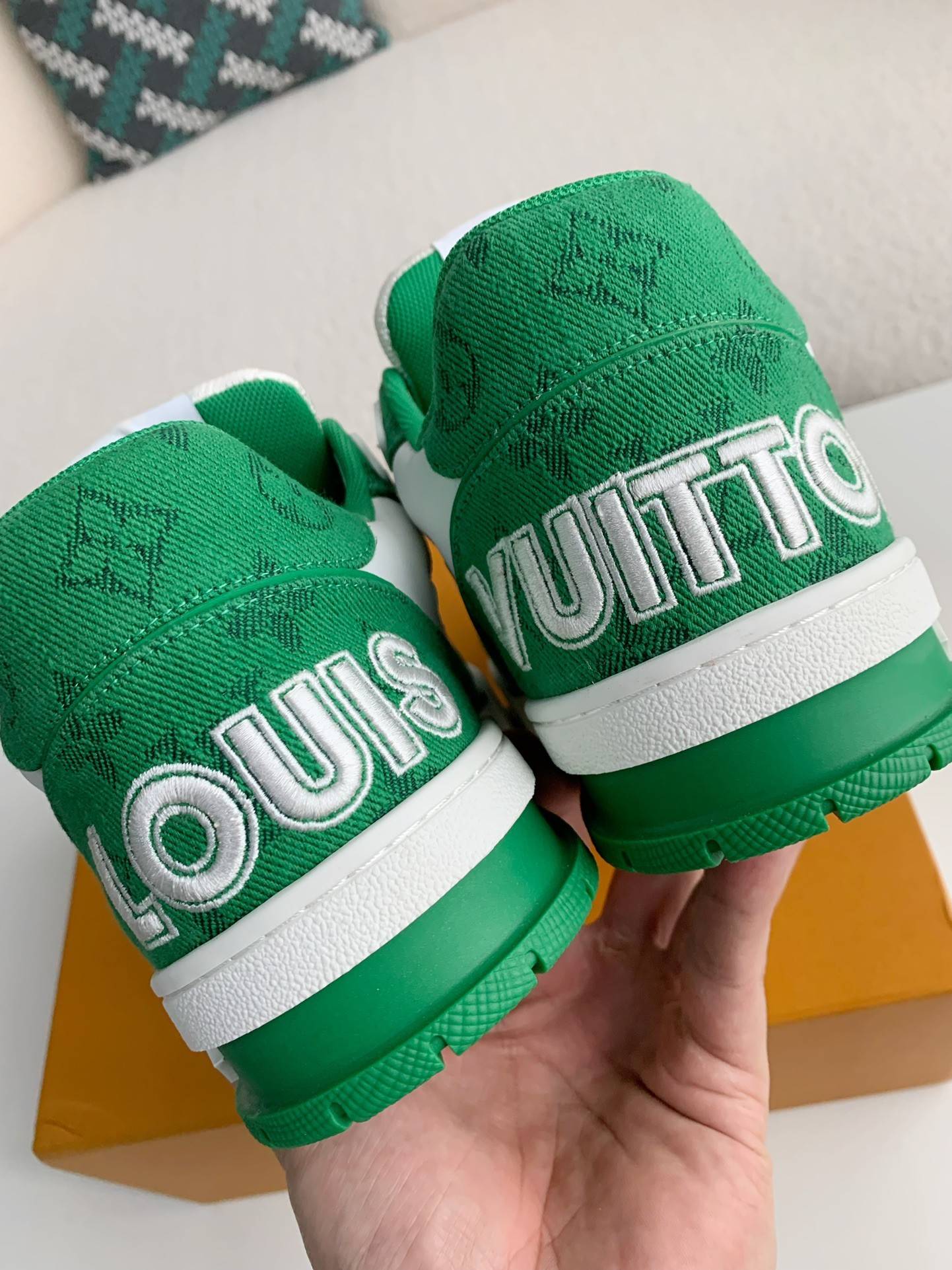 L*V TRAINER Sneakers