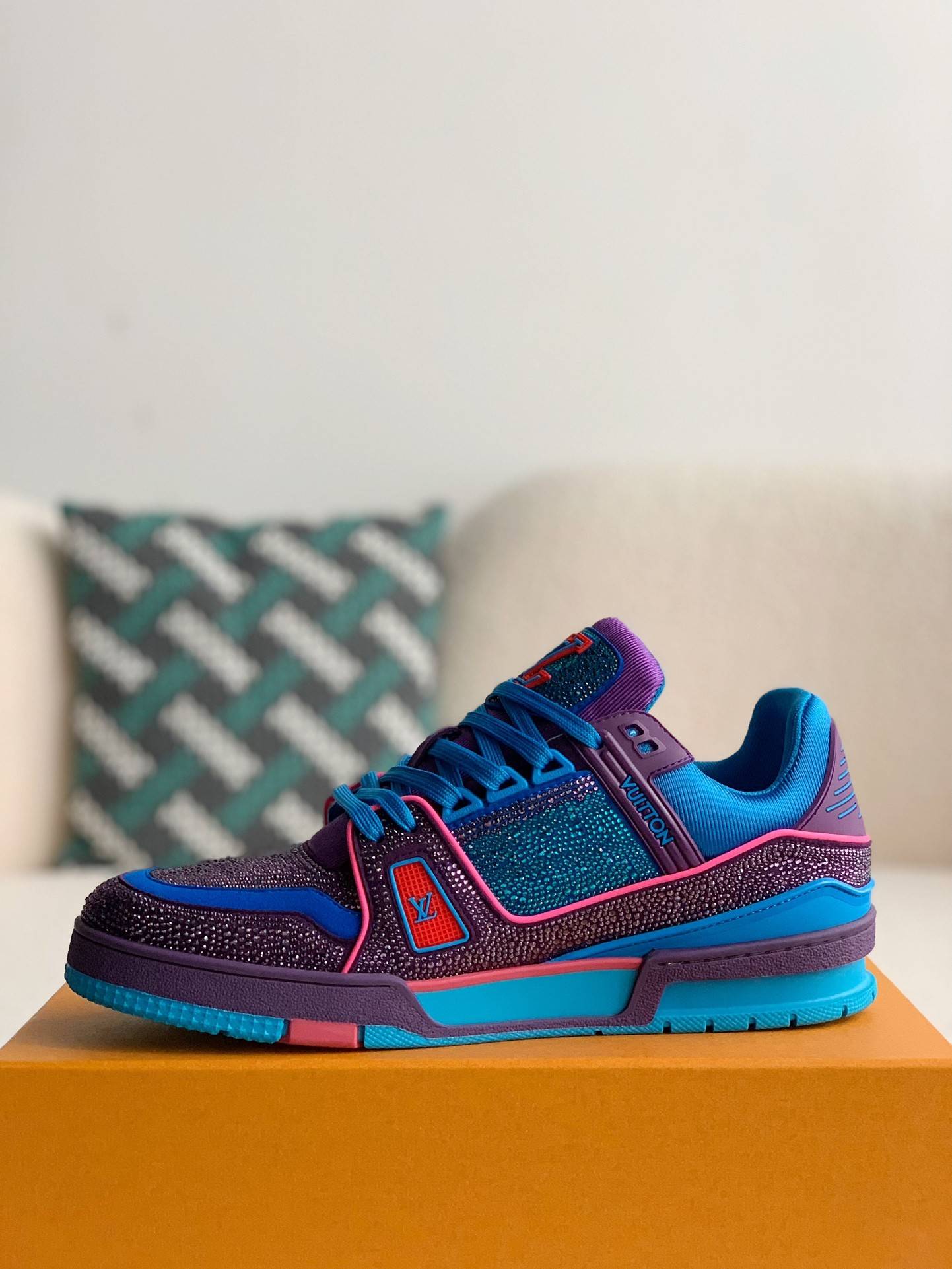 L*V TRAINER Sneakers