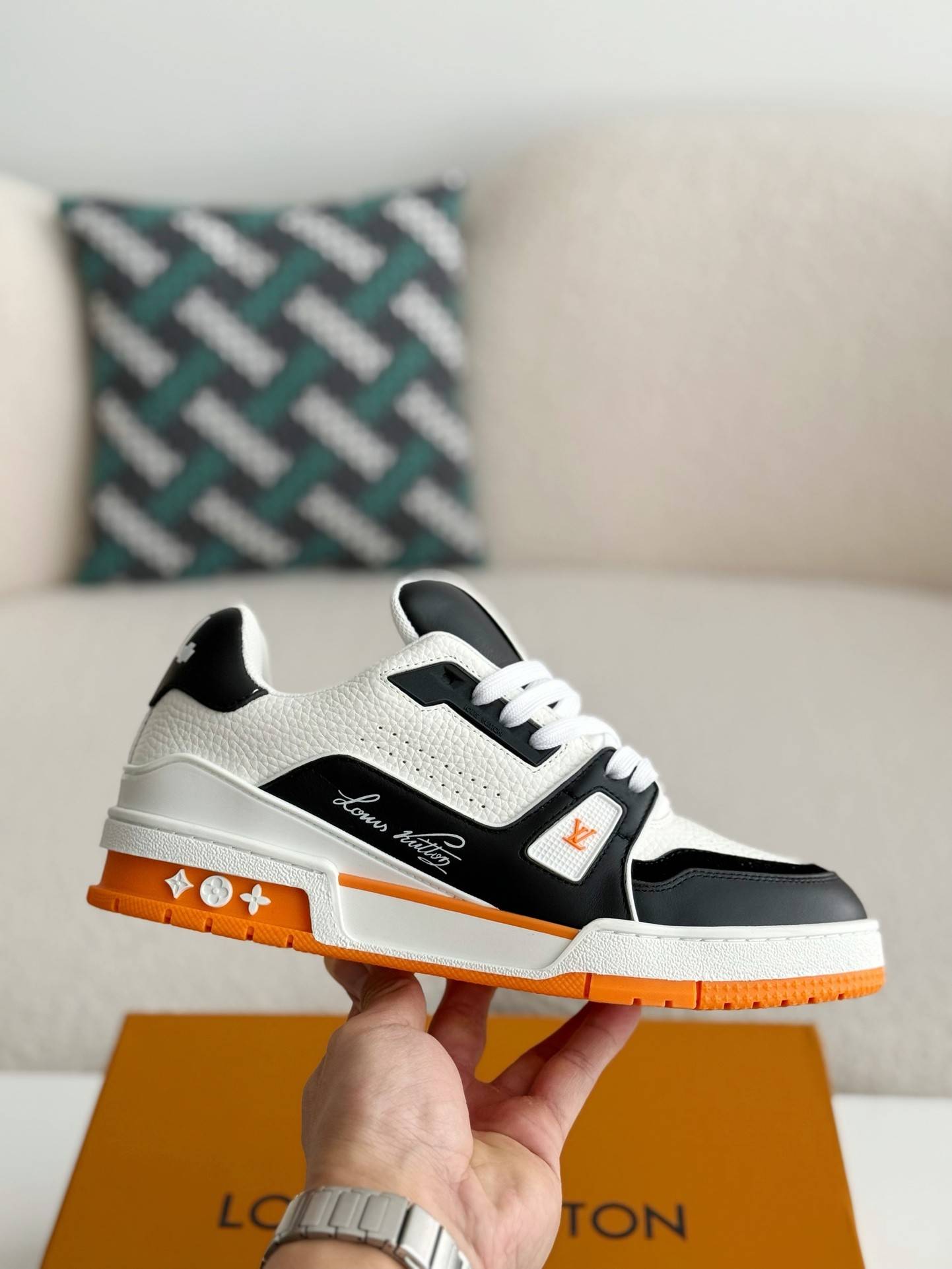 L*V TRAINER SNEAKERS