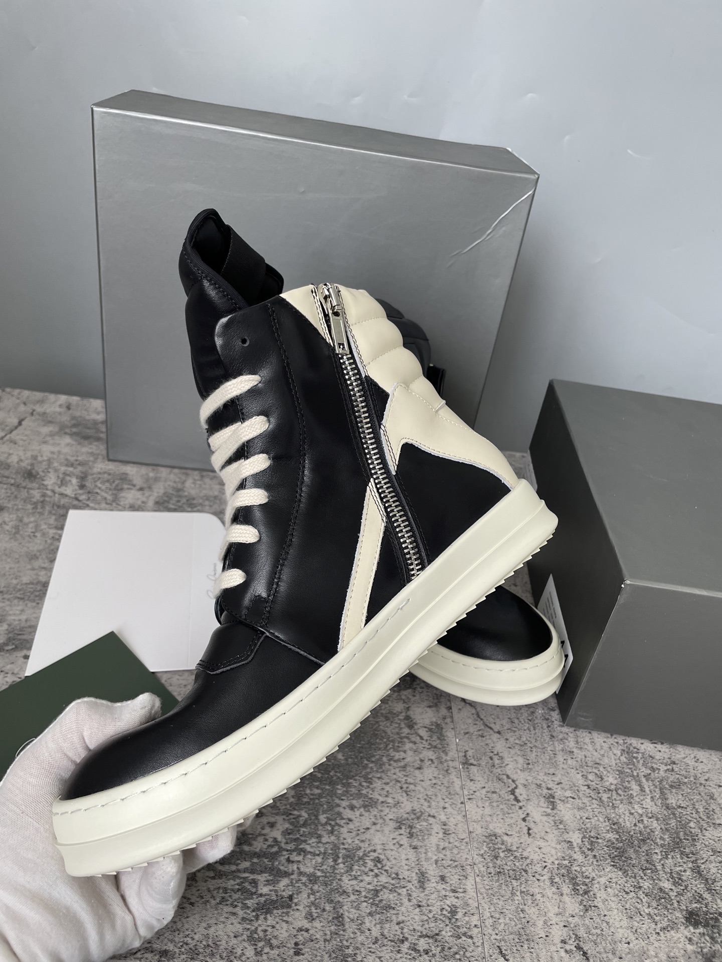 Rick Owens Geobasket High Black Milk