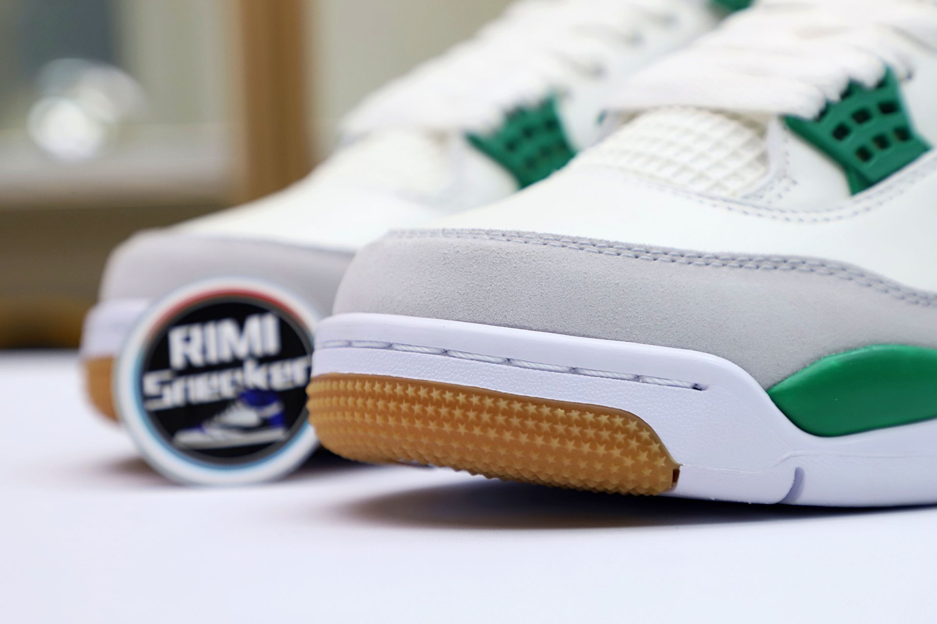 NIKE SB X AIR JORDAN 4 RETRO