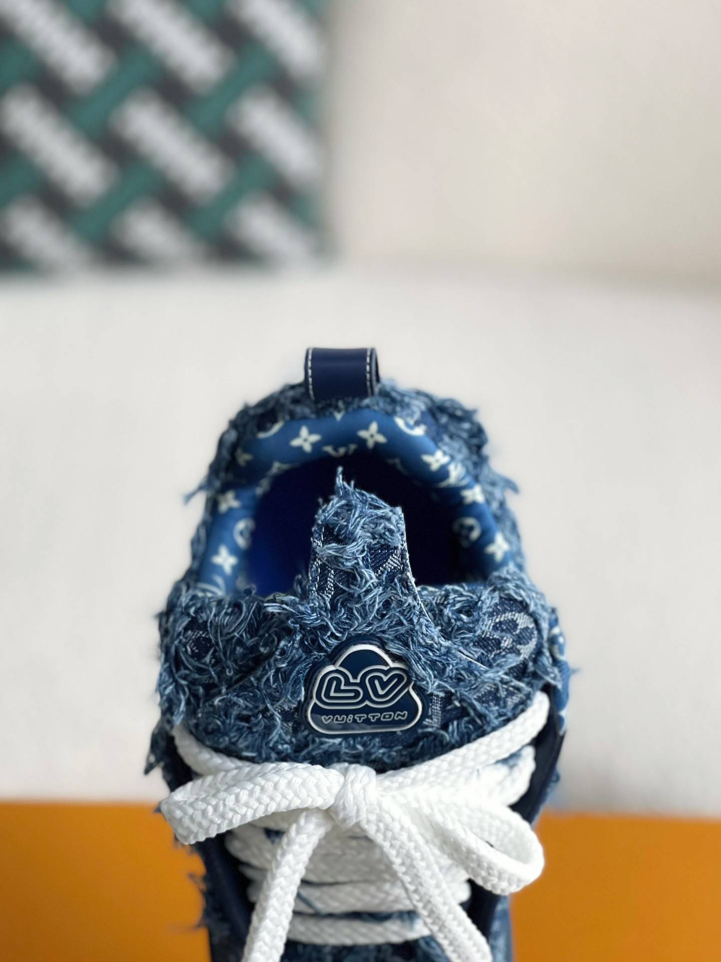 L*V TRAINER SNEAKERS