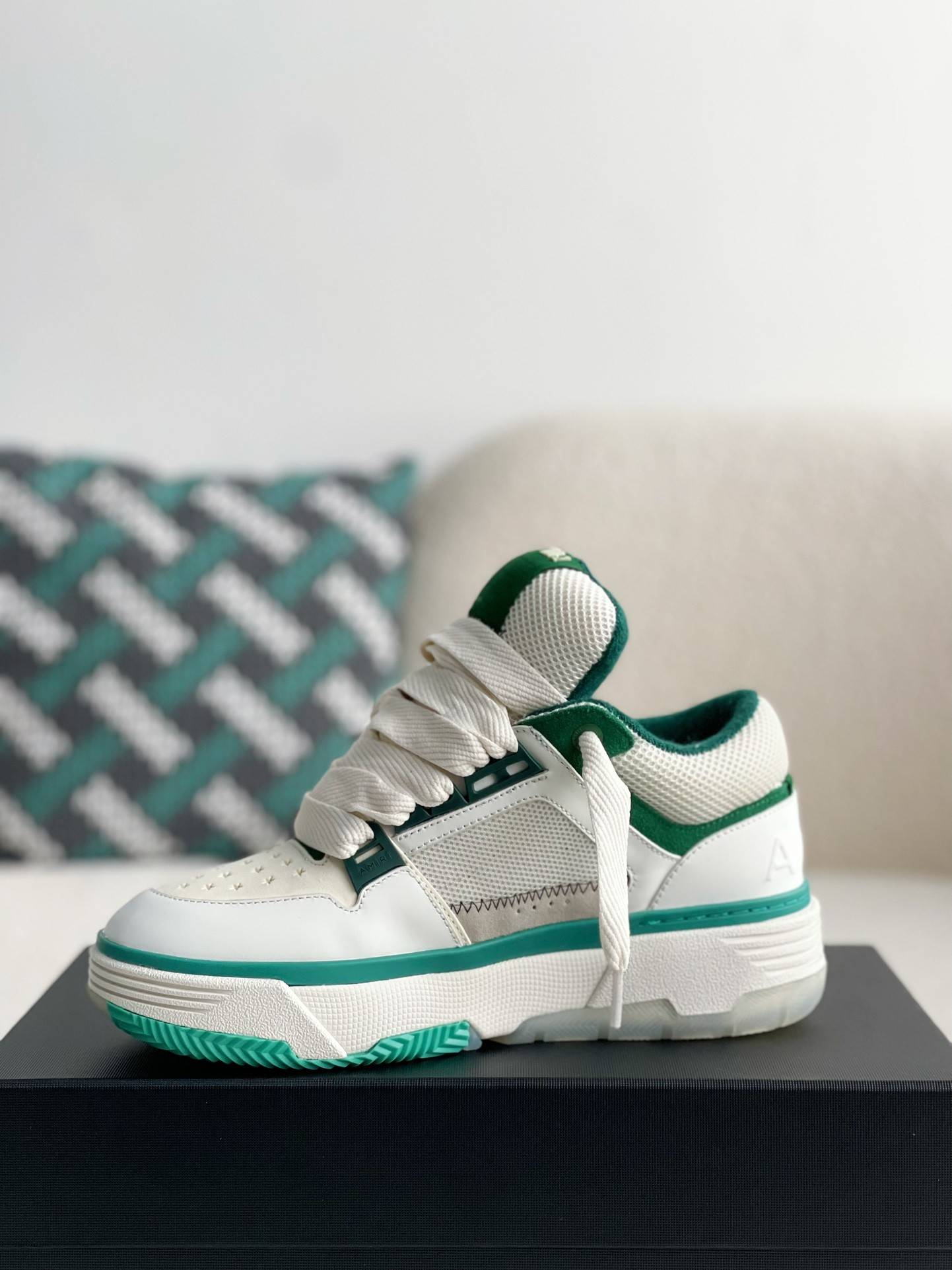 A*RI sneaker
