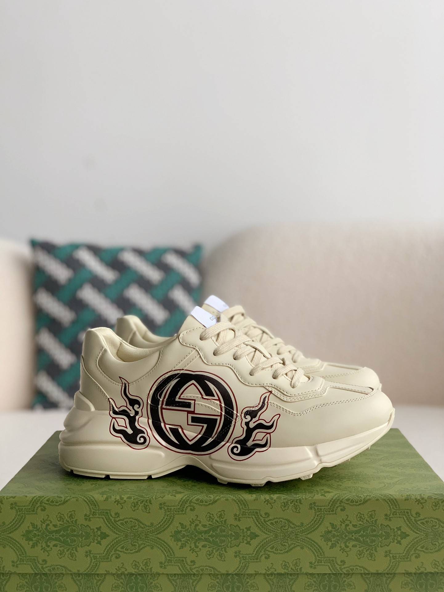 GU*IRetro Clunky Sneaker