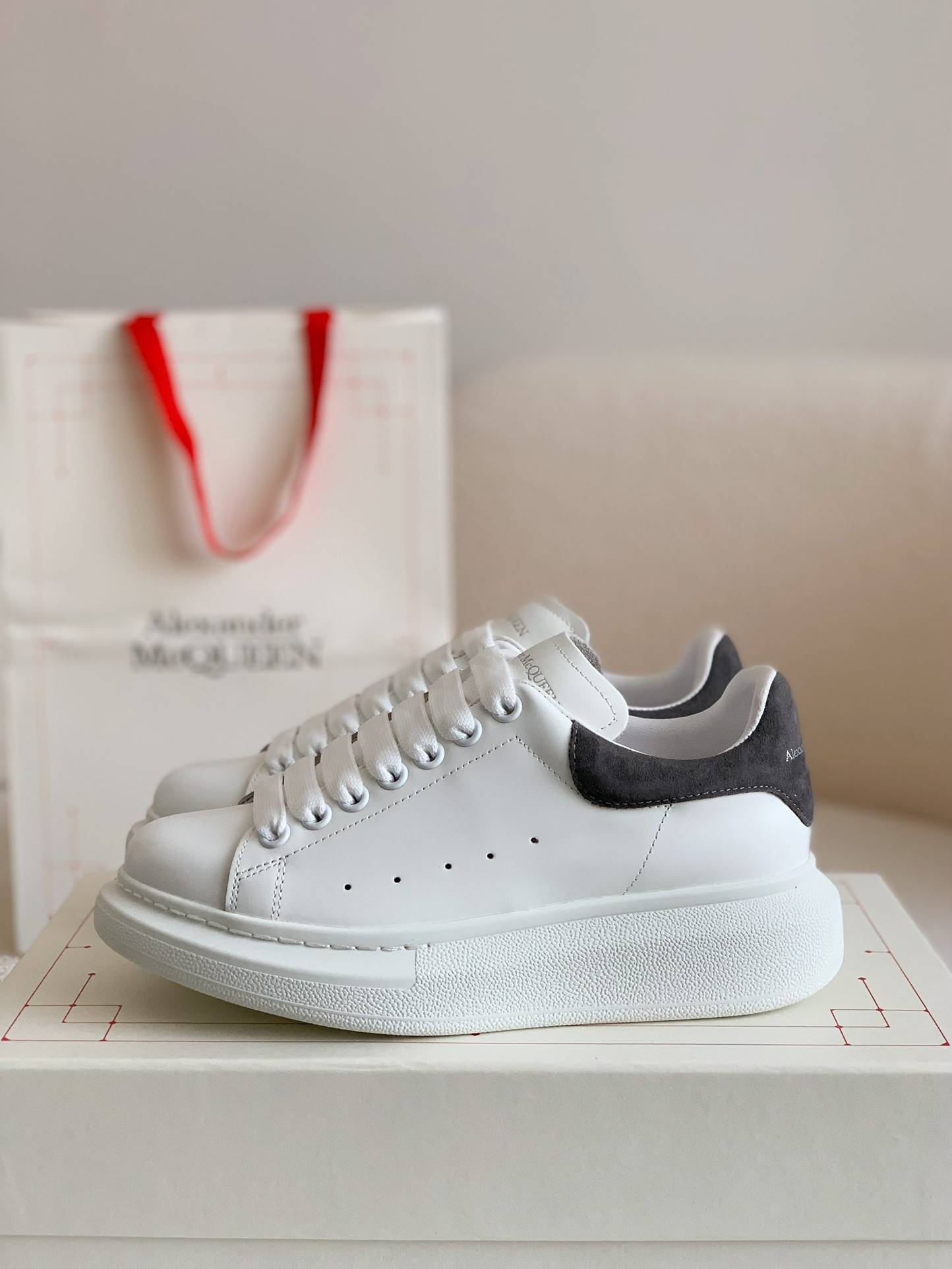 Alexander McQueen MQ Dark grey veL*Vet tail Sneakers