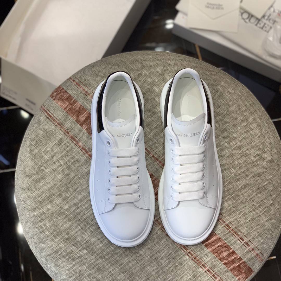 Alexander McQueen MQ Grey paint snake-grain pattern tail Sneakers