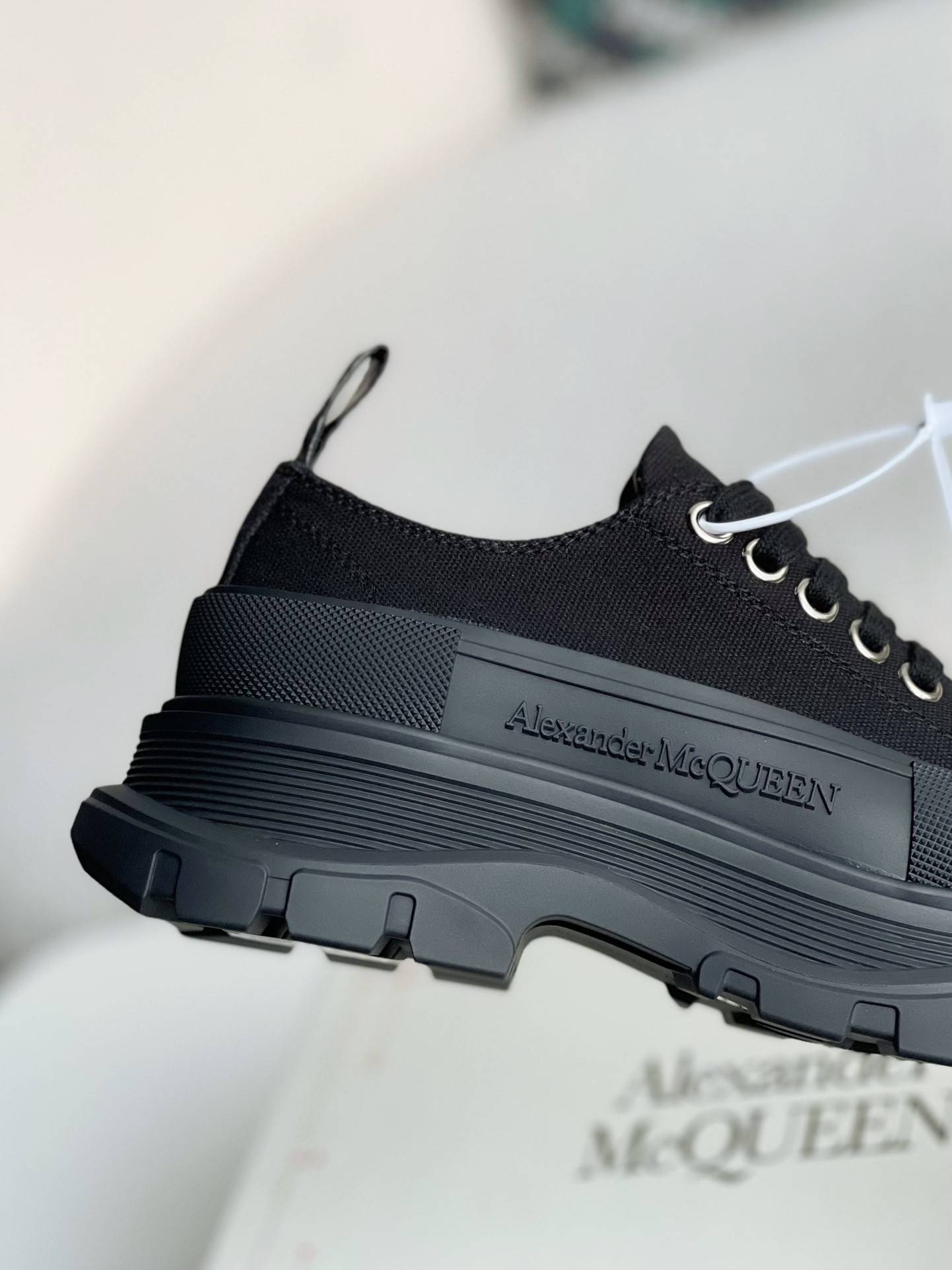 Alexander McQueen  Sneakers