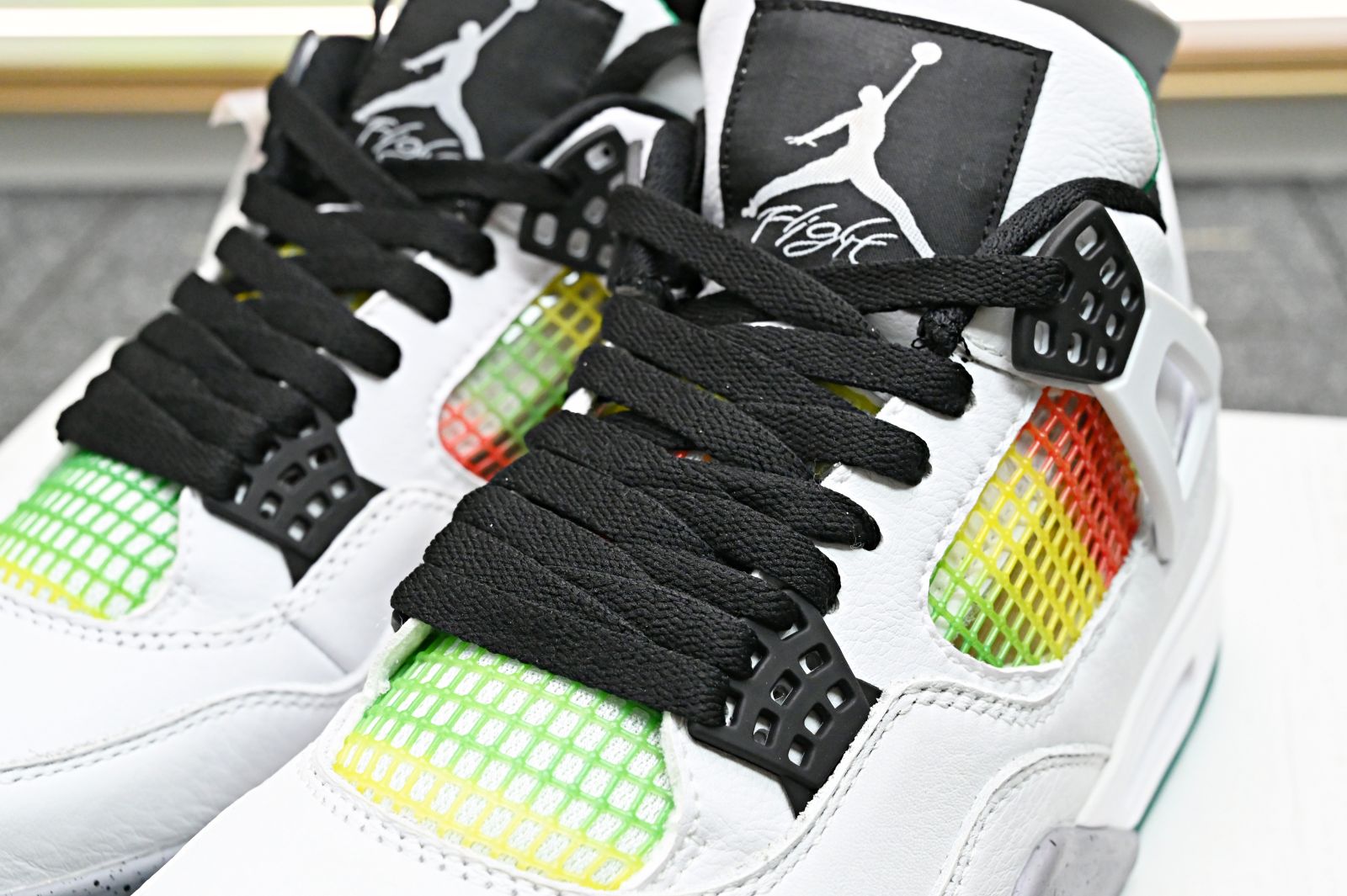 WMNS AIR JORDAN 4 RETRO