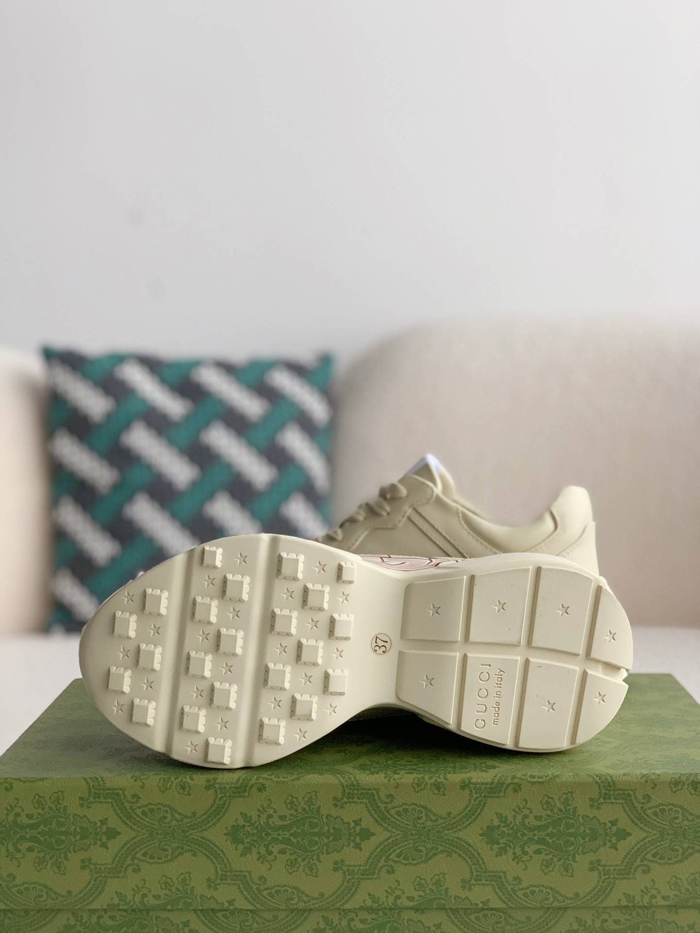 GU*IRetro Clunky Sneaker